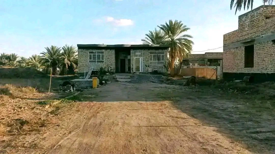 سلام عليكم گاع مساحه 1800 وي الواجهيه بلسند 1400متر طابو زراعي سند 25بأسمي مفروز بلطابو
يحتوي على بيت 300متر 
3غرف نوم 
استقبال مطبخ صحيات داخليه كلدور مداخل ثنين للبيت 
بناء حديث عوزه ارضيه وبيتونه  
العنوان قرب شريفة بنت الأمام حسن قرب مسبح عشتاراستفسار ***********
