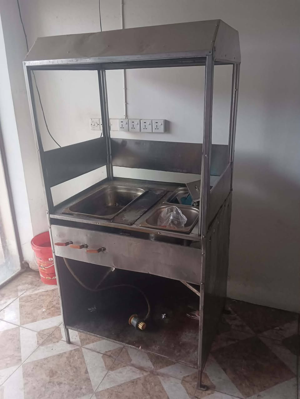 عاربانەی ڤەنگر بەکامل ئەشیاوە بو فرۆشتن
***********

عاربانه مال فه نگر كامل خراض للبيع
***********
