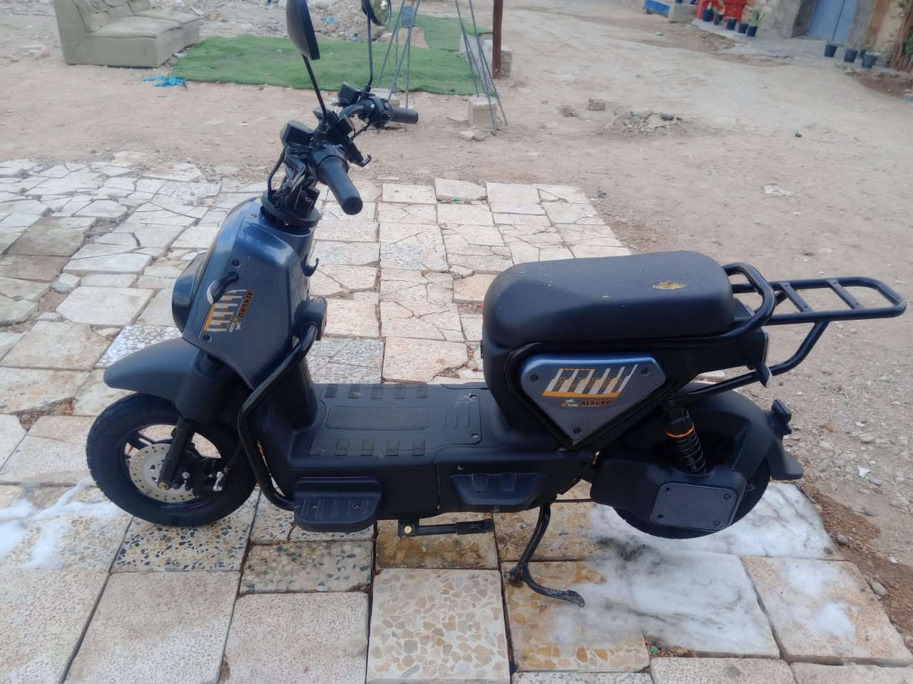 السلام عليكم دراجة شحن للبيع مكان زعفرانية بس بطاريات تعبانة دراجة جديدة كلهة شغالة سعر 400دراجة نظيفة ***********
