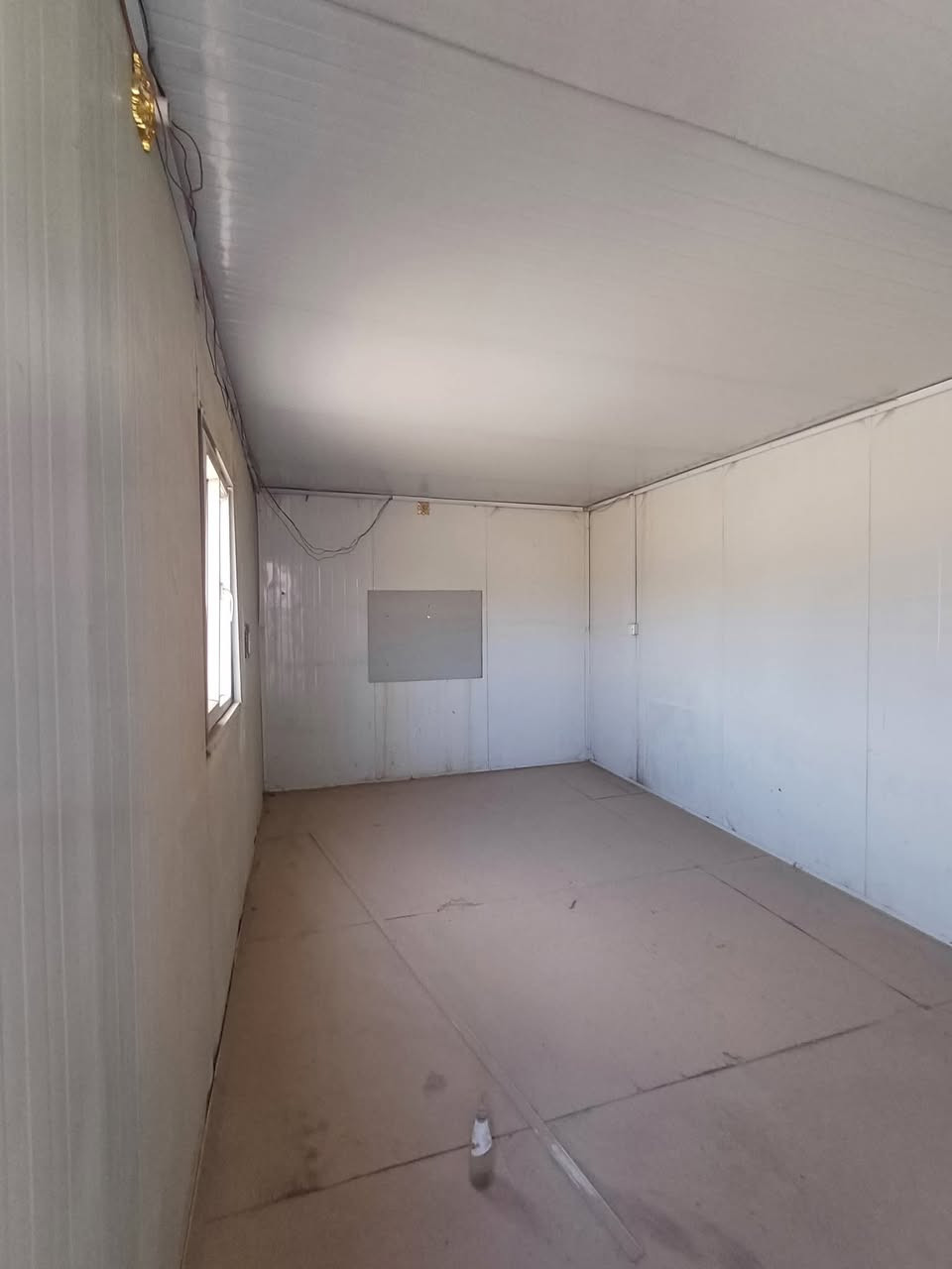 السلام عليكم كرفان للبيع الطول 6 والعرض اربعه رقم الهاتف***********  الوان بغداد النهروان
