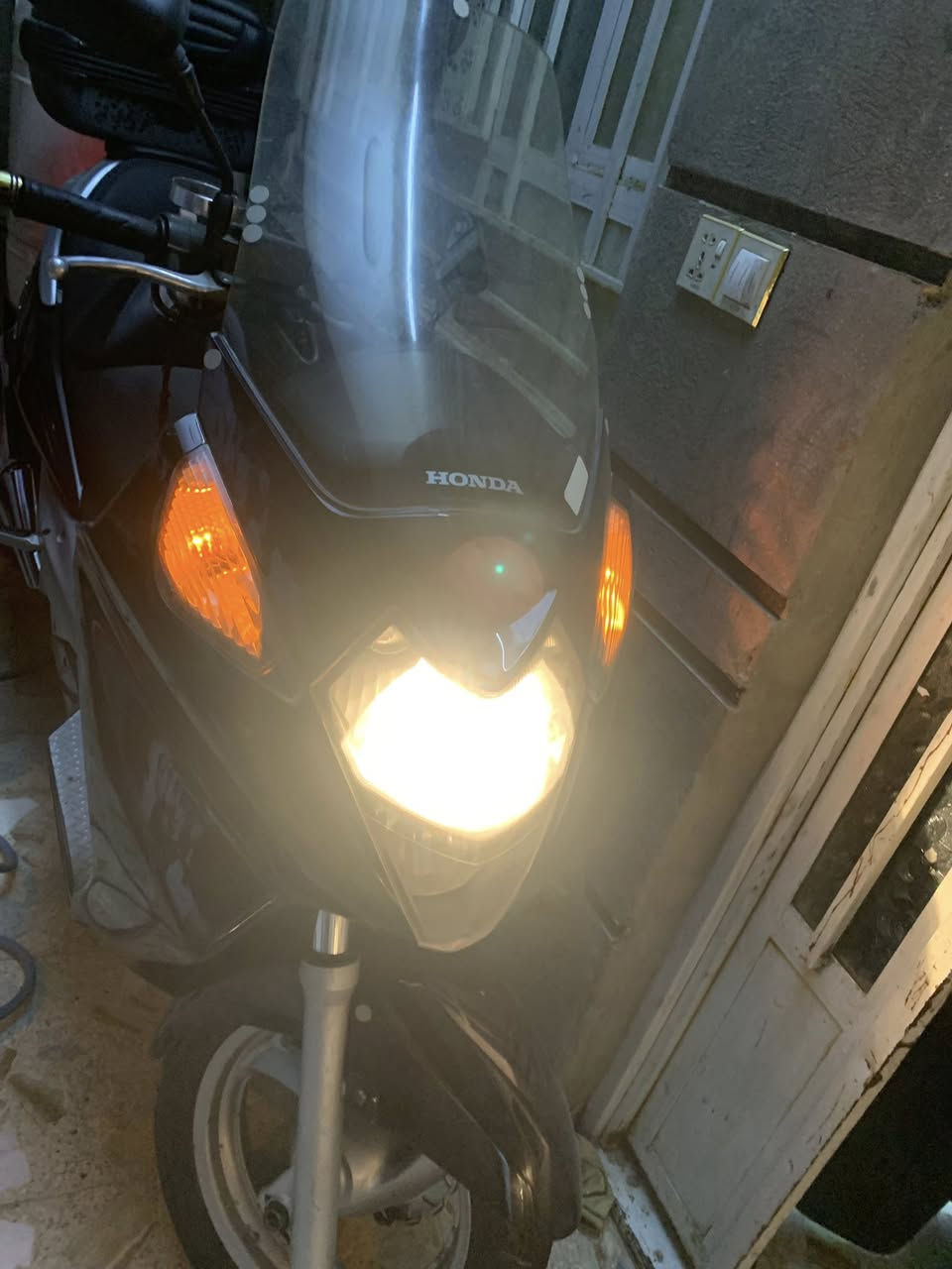 سلفر 400دراجه حلوه ومكفوله ما ناقصها شي ترايها حلو شلعه ومعدل مكاني بغداد رقمي ***********
