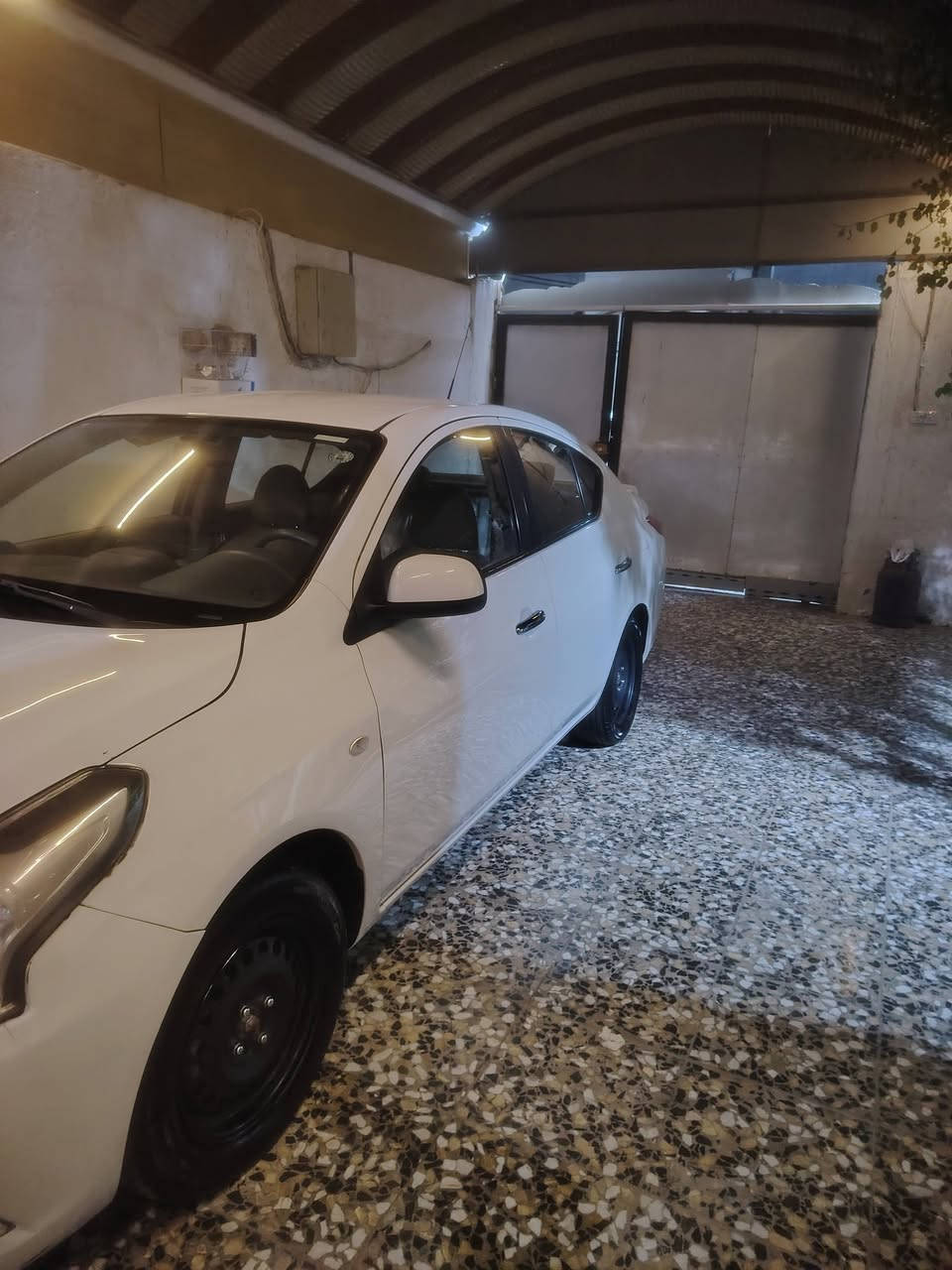 نيسان صني موديل ٢٢ ماشيه ٦٨ جديده بيها بارد قليل بالبنيد كما موظح بالصوره السعر ١١٢ مجال قليل *********** مكان السياره نجف

