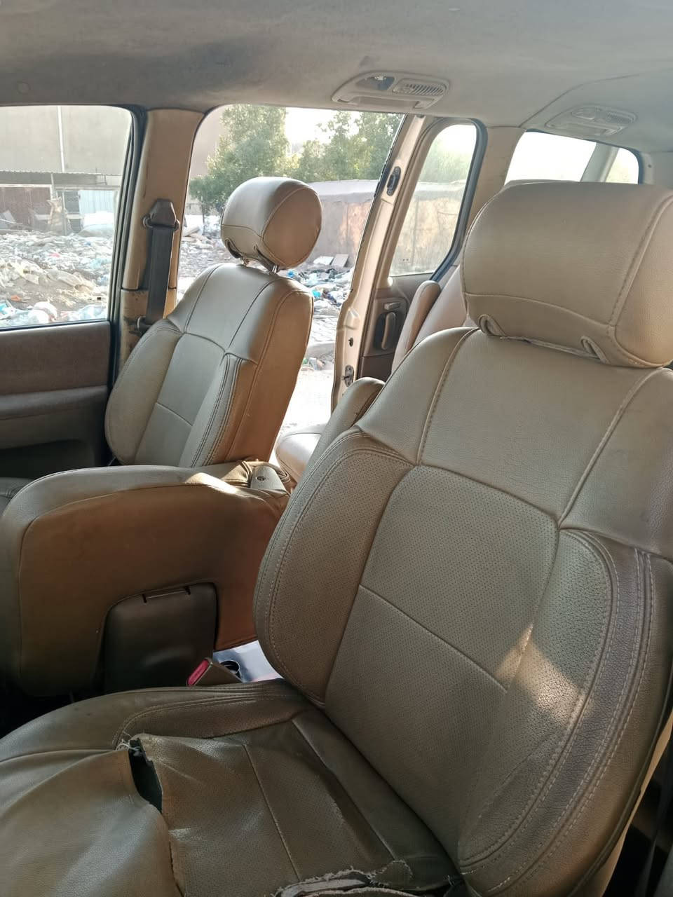 سياره للبيع
موديل ٩٩ محدثه ٢٠٠٥
محرك ٣٠٠٠
كير ومحرك كفاله 
رقم جديد نكليزي تحويل ثاني يوم
بيها بس جاملغ يسره مبدل  وتبريد بس غاز
سعر ٦٠ وبيها مجال  متواجد ع فيس 
***********
