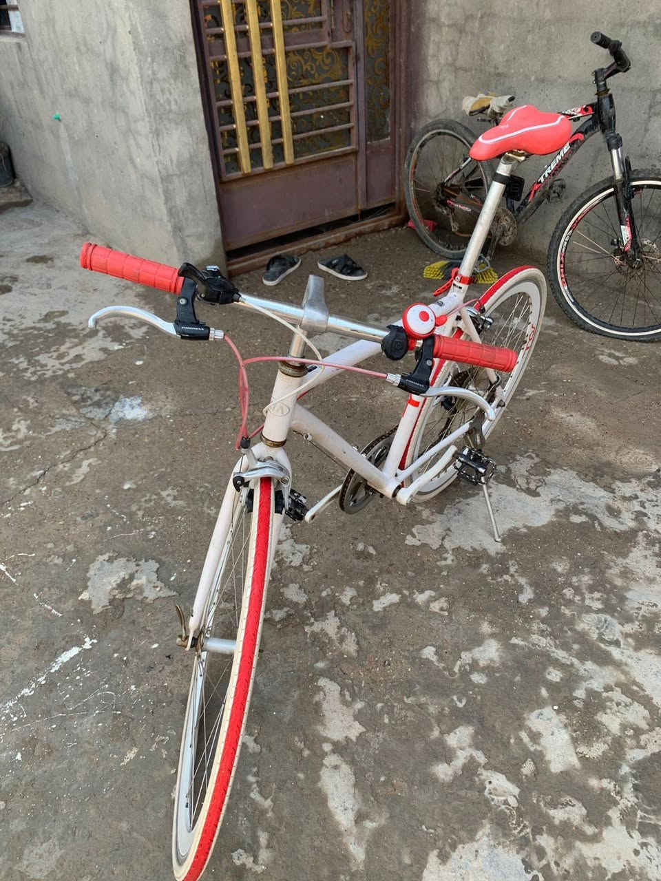 للبيع سعر 125 وبي مجال 
*********** مكان قرب بسمايه
