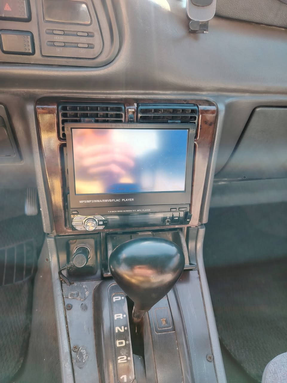 السلام عليكم ورحمة الله وبركاته
أخوان السيارة للبيع موديل 1994 السيارة رقم ديالى إنجليزي جديد هزة جديدة كاميرا شاشة بصمة السيارة نظيفة كير ومكينة مكفولات السيارة بحالة جيدة جدا وباسمي السنوية 2029
 ومكاني ديالى بعقوبة
السعر 40 
 للاتصال على الرقم ***********
