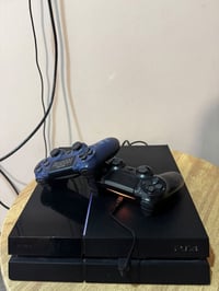 للبيع بلي 4 عادي جهاز شغال ويا جويستك   السعر ١٥٠ الف 💸   07760432893