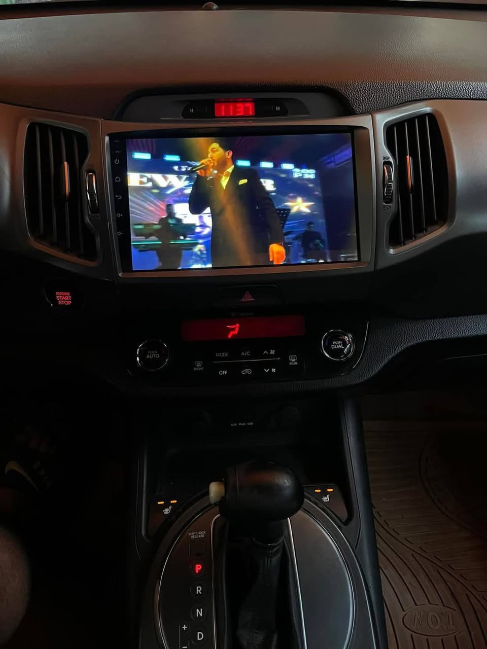 كيا سبورتج ٢٠١٣ خليجي 
فول مواصفات 
رقم بغداد جديد مميز أربع ارقام بدون صبغ حتى الدعاميات 
محرك دوش ٢٠٠٠
بانوراما

 بصمة +بصمةأبواب  
مقاعد جلد 
كشن السايق  كهربائي 
تدفئة مقاعد 
منضومة تبريد جيدة
مناخ منفصل 
شاشة
كاميرا خلفية 
حساسات خلفية
مري شفط 
لد امامي نهاري 
باقي المواصفات معروفه 
السعر 140 وبيها مجال 
***********
مكان السيارة بغداد البلديات
