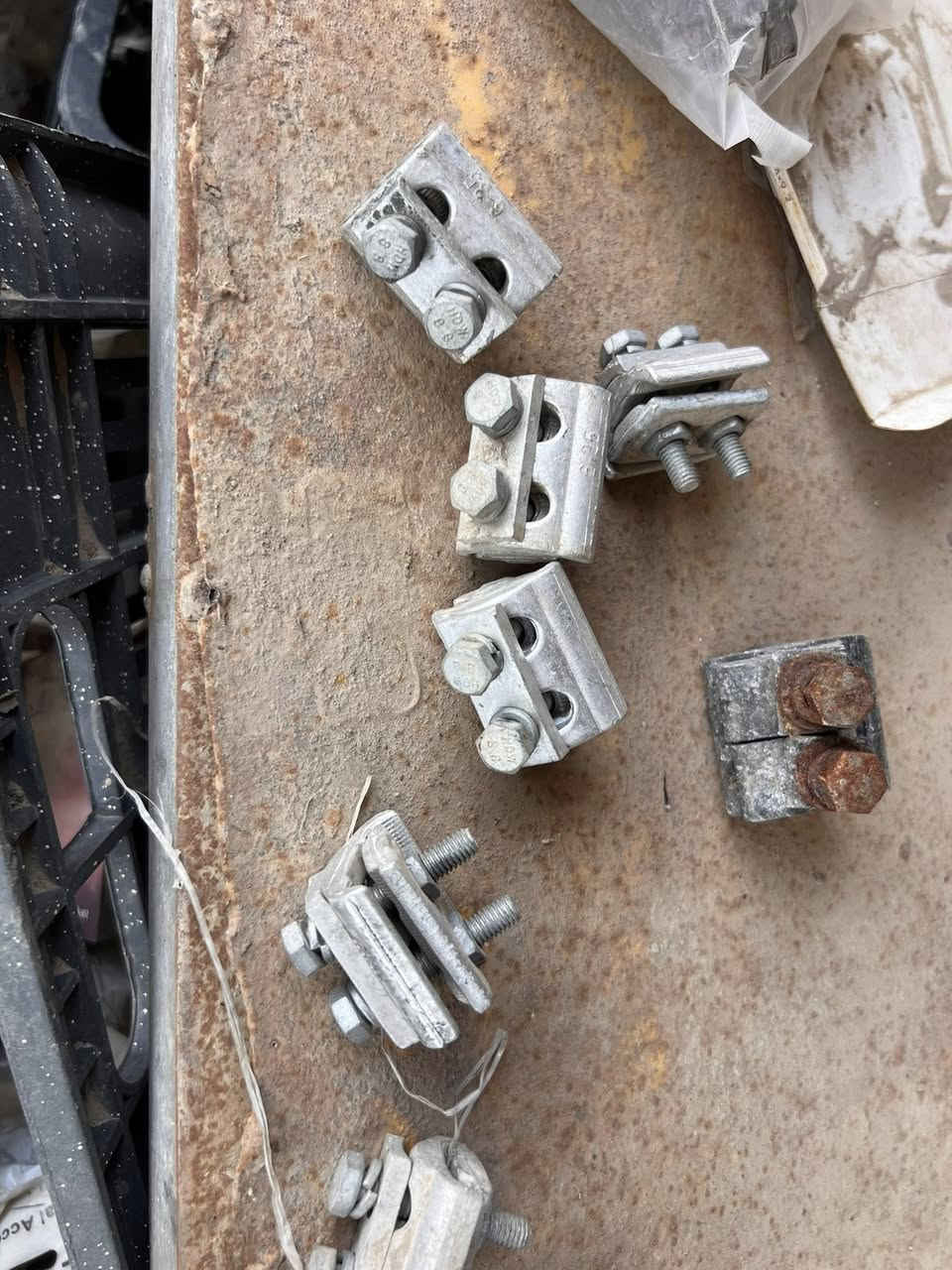 سلام عليكم هذني درامل البيع كدام عينكم العد فوك 400قطعه مال مخزن محترك بيع شلع مكاني بغداد رقم ***********

