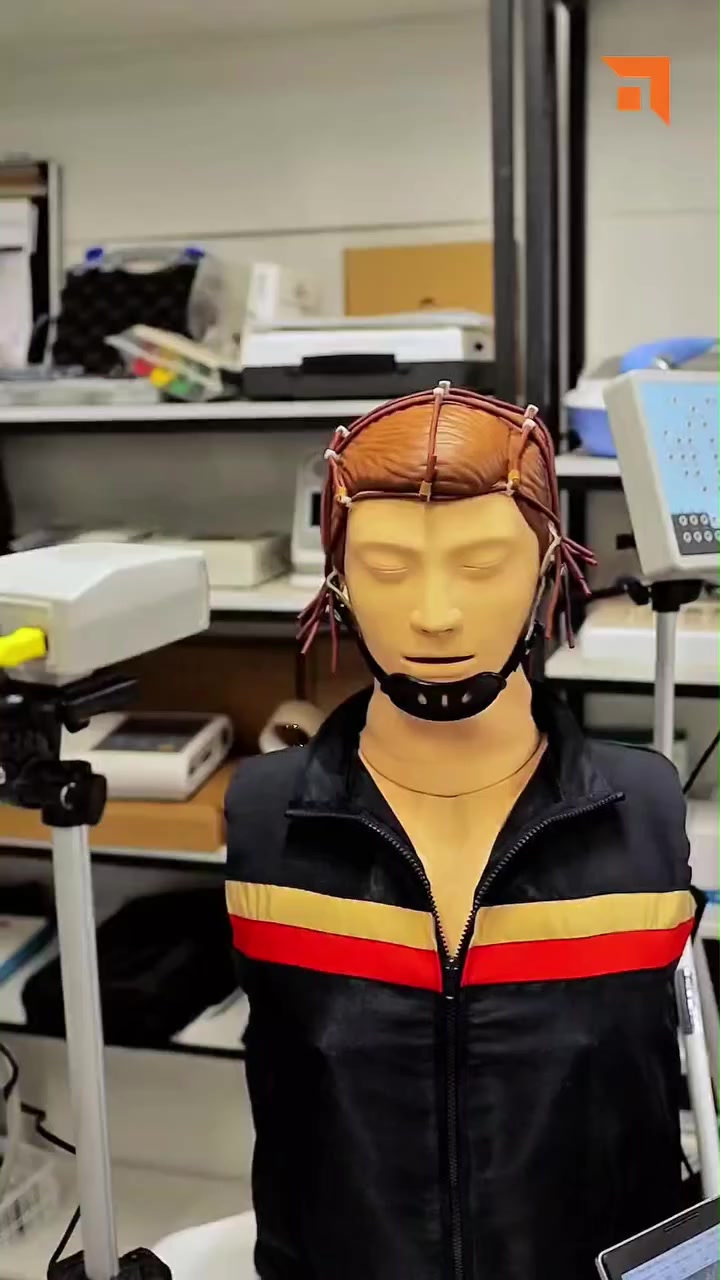 🔸يتوفر لدى شركة التقنيات الحديثة للأجهزة الطبية والتجميلية🔸
#EEG_32_channel✌️🤩 
#EEG_16_channel 
#EEG_24_channel
جهاز تخطيط امواج الدماغ EEG system : يقيس تخطيط امواج الدماغ والتقلبات في الجهد الناتجة عن تيارات ايونية في عصبونات الدماغ .

🌀 ويستخدم هذا الجهاز لتشخيص : الصرع ، الصداع النصفي ، اضطرابات النوم والغيبوبة ، الاعتلالات الدماغية ، الموت الدماغي ، اورام وسكتات وغيرها من اضجرابات الدماغ البؤرية ، لاتخاذ القرار بشان قطع او البقاء باعطاء الادوية المضادة للصرع . 

للاستفسار اكثر عن الاجهزه المتوفره لدينا
 من خلال الرقم ***********
او من خلال رابط الواتساب https://api.whatsapp.com/send?phone=9647748182037

📍 العنوان / 
الحارثية- نهاية شارع الكندي - قرب جسر الحارثية
