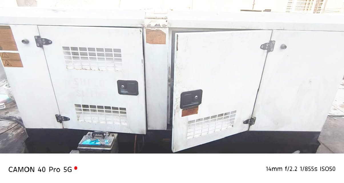 السلام عليكم 
ازوزة كاتم ٦٠ كيڤي 
مشتغله موسم واحد مكفوله لا بخار ولا تنقيص
موصفات الازوزه معروفه 
اطفاء وتشغيل ذاتي 
كتم نسبة ٨٥ ٪؜
حماوه بالصيف ماكو 
السعر ٣٢ ورقه العنوان واسط النعمانيه 
***********
