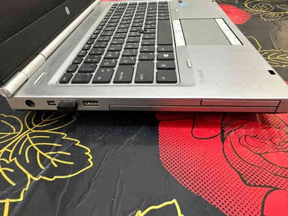 حاسبة HP EliteBook 8470p – i7 / 8GB / كارت AMD – للبيع

• المعالج: Intel Core i7
• الرام: 8GB
• الهارد: 500GB HDD
• كارت شاشة: AMD Radeon HD 7570M
• الشاشة: 14" HD
• النظام: Windows 10

الحالة:
الجهاز نظيف جداً وشغال 100%
البطارية الأساسية تحتاج تبديل، ويجي وياه بطارية ثانية أيضاً تعبانة

الأداء:
يشغل Fortnite – PES – GTA V
مناسب للدوام، الدراسة، الانترنت، والبرامج اليومية

💰 السعر: 225,000 د.ع (نهائي للبيع السريع)
📍 الموقع: كربلاء – البوبيات
📞 *********** كربلاء
