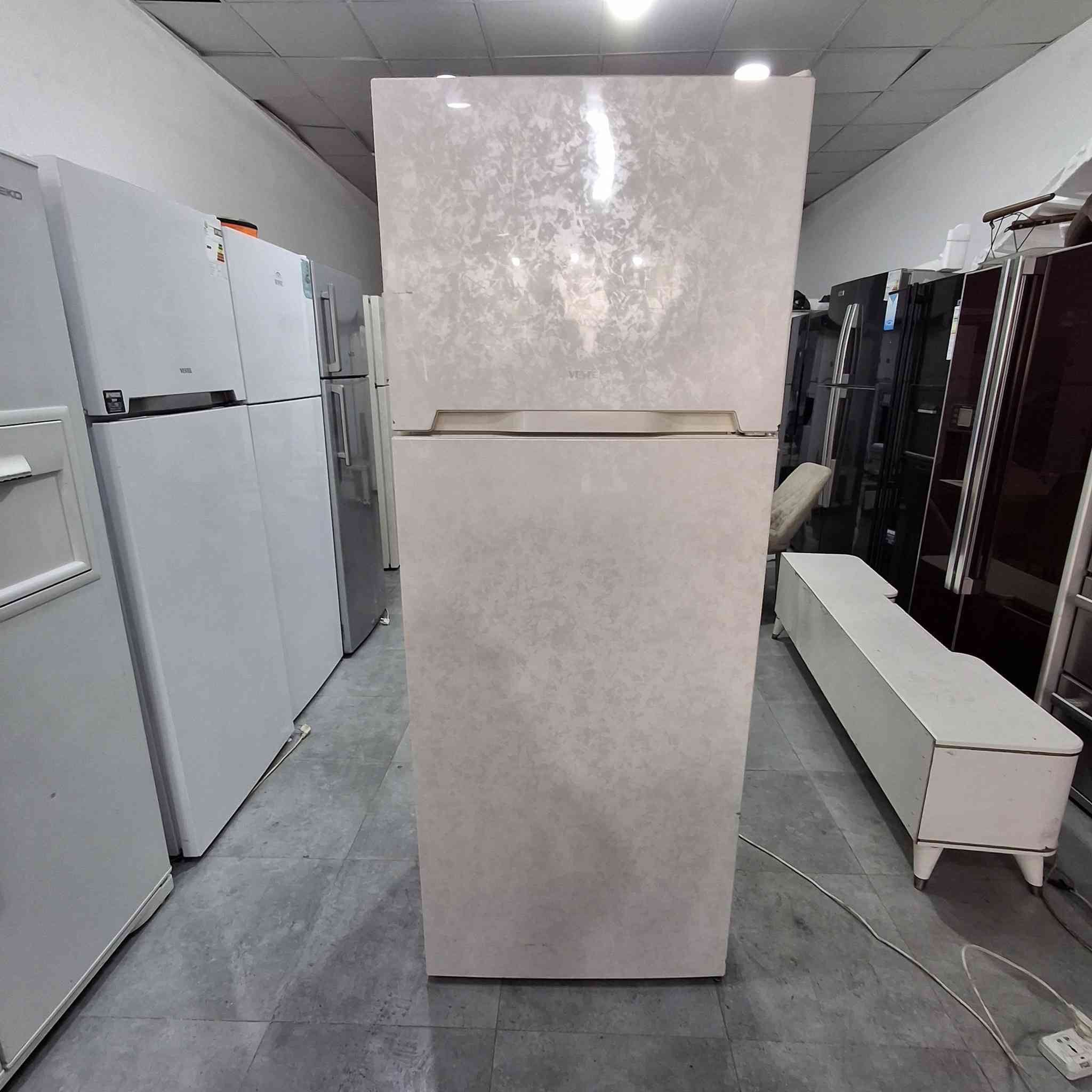 السلام عليكم ثلاجه فستل تجميد فول نظافه واصل للمنزل داخل أربيل مع ضمان اسبوع رقم تواصل وتساب ***********
