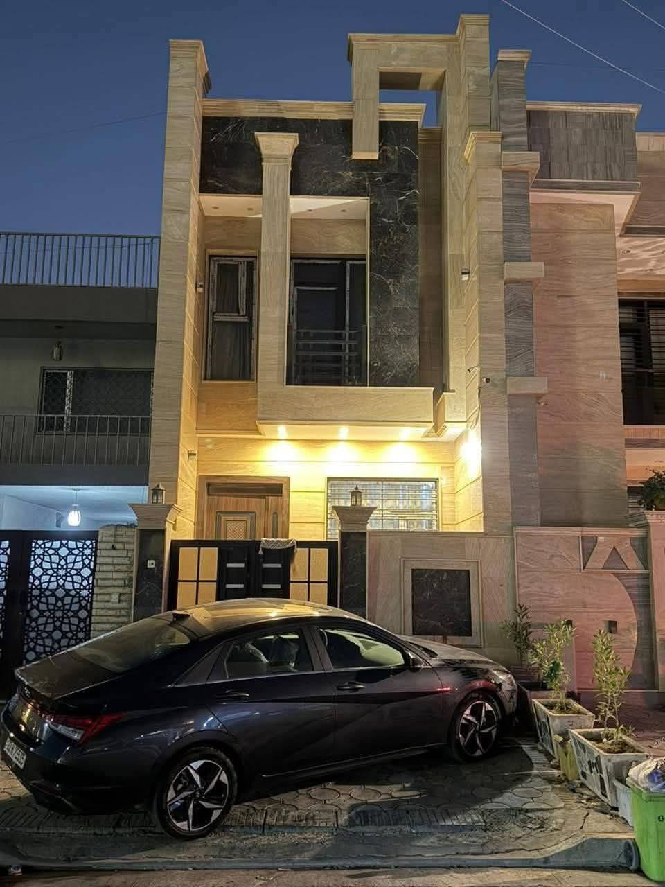 دار حديث للبيع في منطقة زيونة محلة 716
المساحة 96 متر
واجهة4.80 متر
طابقين 3 غرف نوم استقبال مطبخ حديث درجة اولى
شارع ورصيف عريض موقع سكني ممتاز
 للاستفسار *********** محمد الشمري
