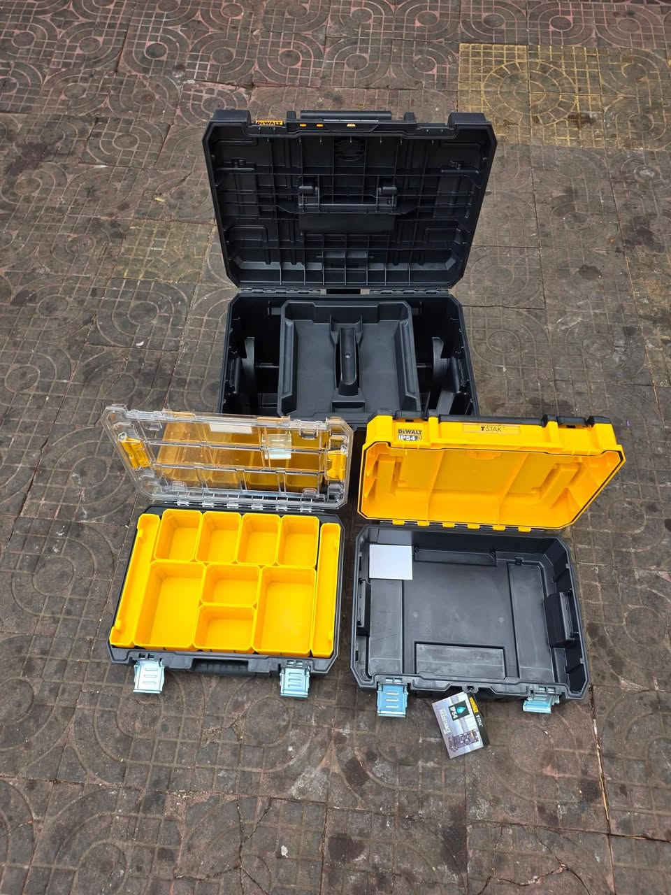 DeWaLt
***********
