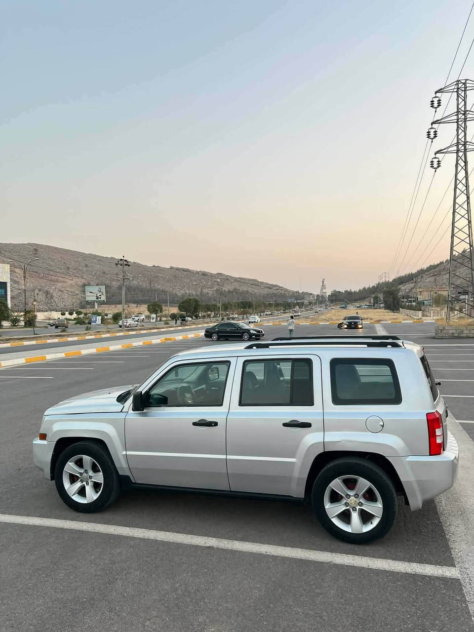 جیب پاتریوت 2009 مەچینە 24 تاک اکسل گیرو مەکینە نەکراوەتوە بەشرت جەرکەی تیدانیە سەنوی ورەقمی تازیە سعری 82 ورقە کەمیک مجالسی پارجەی بویاغە )*********** رانية, السليمانية
