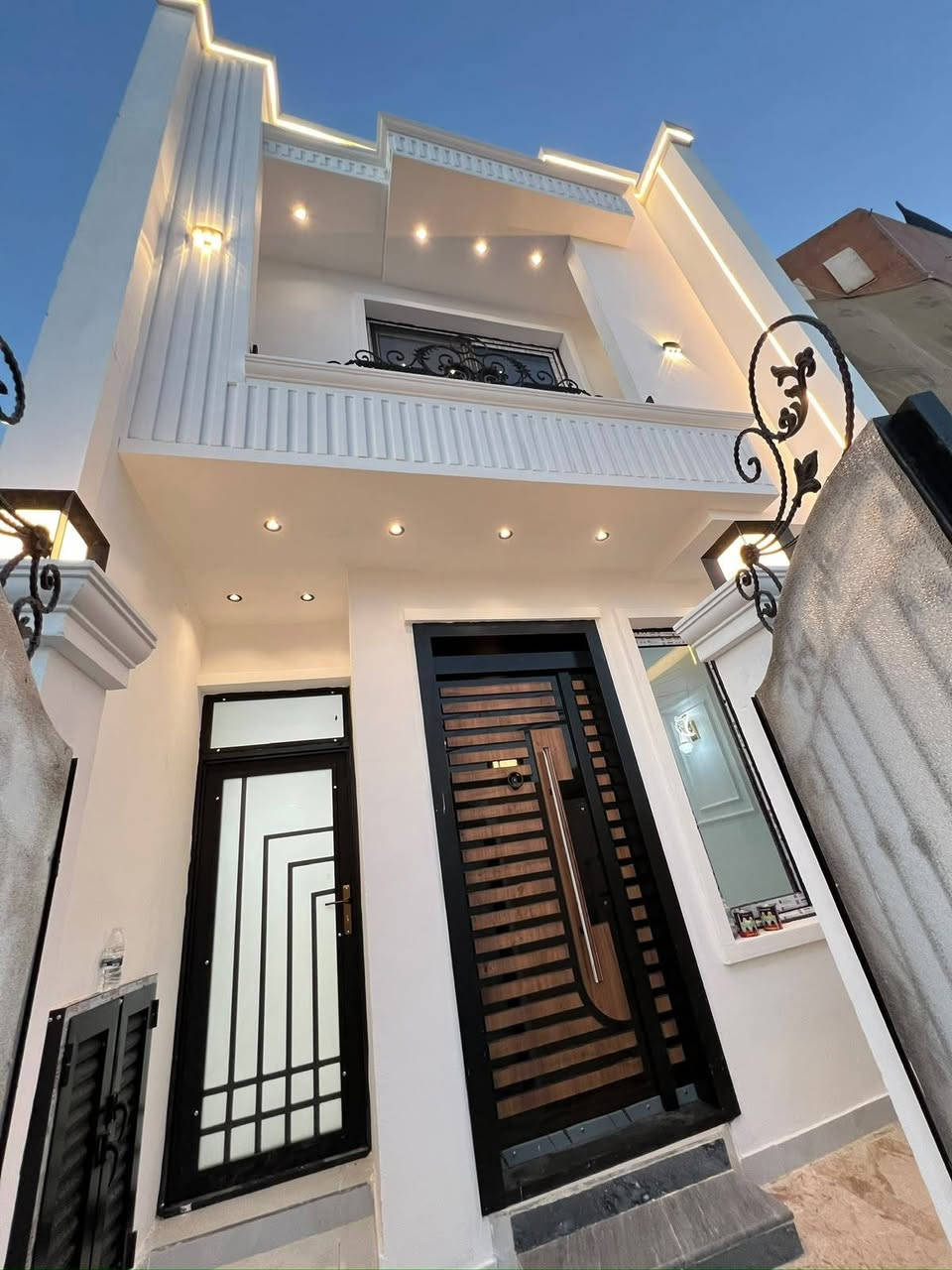 دار للبيع 100 متر 🏠 السعر 250

حي الجهاد مربع الامانه تسليم مفتاح 🔑 

خلال أسبوع شغل فول درحه اولى

📍مقابيل البيت سياج مدرسه عله طول الشارع 

         🫵🫵مواصفات الدار 👇👇

ارضيه بورسلين 80 في80 نانو بولش 

ديكورات صقوف صاله ومطبخ وغرفه نوم 🛌 

نضام درج بيانو 🎹 أناره 

محجر الدرج زجاج مسكرت 10 ملم 

باب قاصه بلازمه 

نضام حاكيه شاشه صوره وصوت 

جداران مطبخ وحمامات بورسلين هندي تصفير 

مدخلين ثلاث نوم 🛌 

اثنين حمام 🛁 صاله مطبخ 
*********** مكتب حمورابي للعقار
