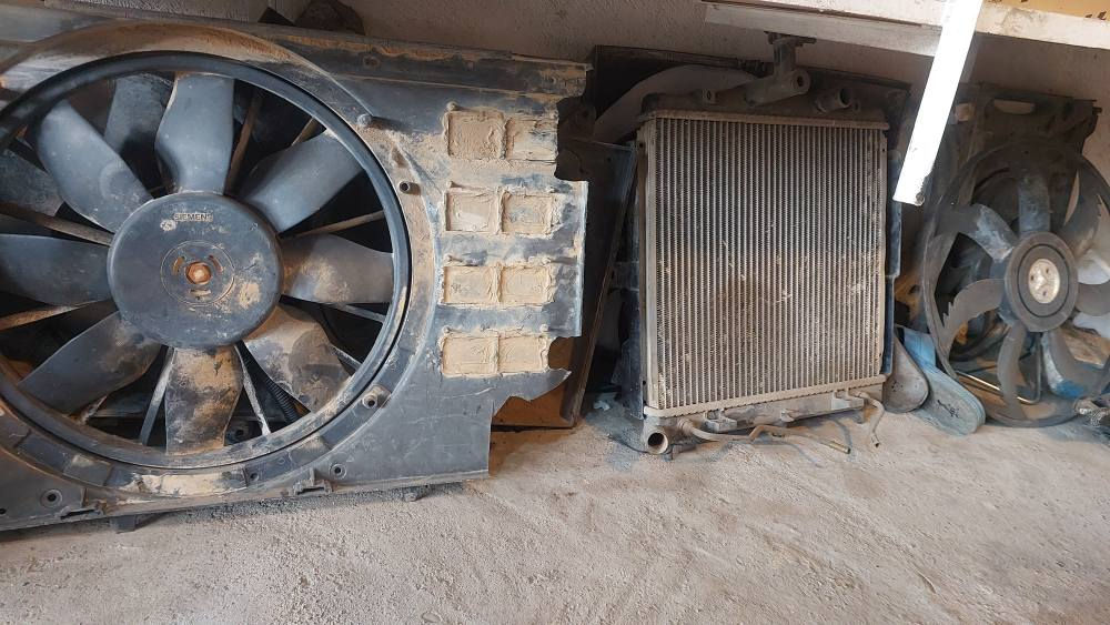 ئەو شیایە کامل  لایت هەمووی بلادییە هەمویان خاوێنن لەگەل ئەشیای سیارەیتر تێکەلە زۆرە ئەنواع سەیارەی تێدایە  هەمووی کامل بۆفرۆشتن هەمووی بەجملە    *********** 
كل هاي الأشياء كاملة، كلها بلدي ونظيفة، ومخلوطة ويا أشياء ثانية. بيها أنواع هواية من السيارات. كلها كاملة للبيع بالجملة. أربيل, العراق
