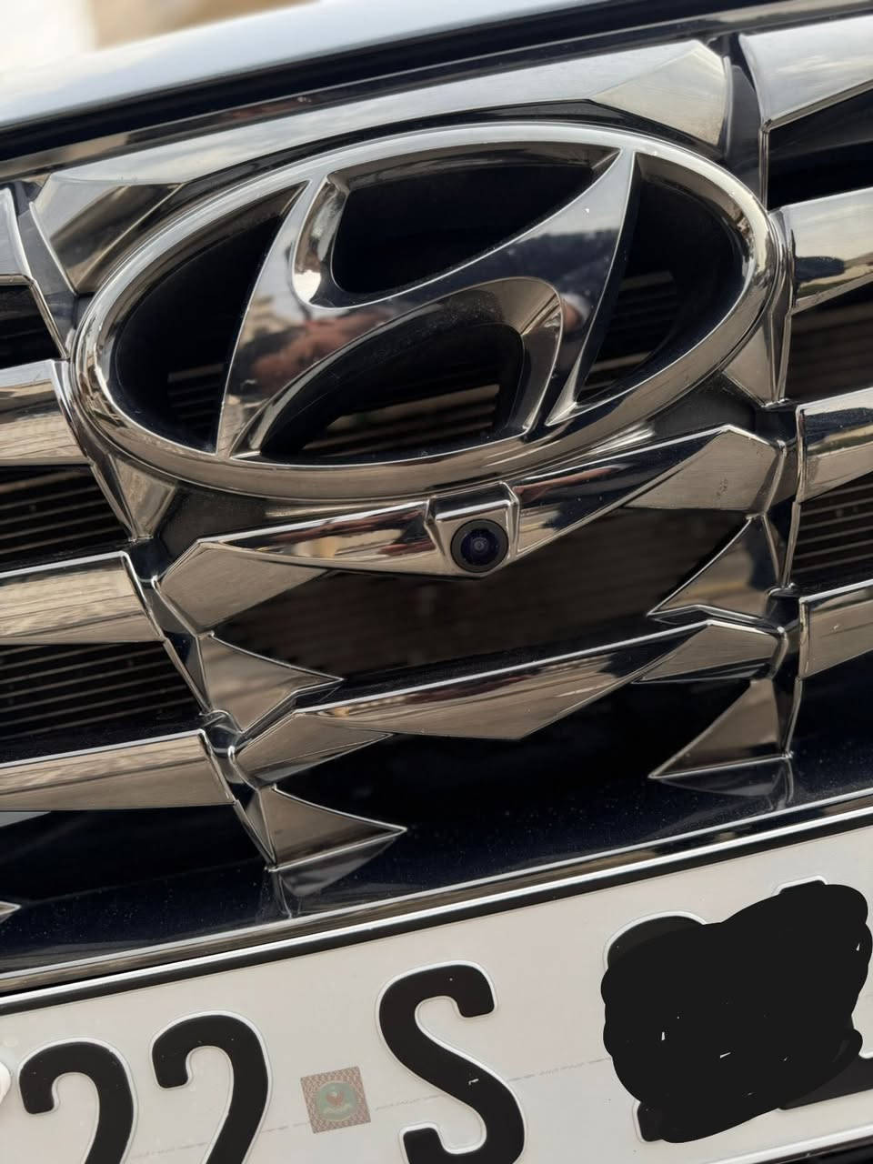 هونداي توسان بانزين 2023
....لمتد فوووول مواصفات بانوراما 
......... أعلى فئة بالتوسان جديدة جدَّاا 
محرك 2.5
........لون نفطي
..داخل جلد ابيض ملكي 
 
......المواصفات 
.... لمتد vip فول الفول أمريكي 

اوتو بارك .............. LIMITED VIP
1- بصمة تشغيل 
2- بصمة أبواب لمس دخول ذكي 
3- بنوراما على طول السيارة 
4- صندوق كهرباء شفط 
5- كامرات 360 درجة
 ( جانبية - أمامية - خلفية ) 
6- كامرات مع الأشارة 
7- السيارة تتقدم وترجع بالبصمة 
8- تبريد وتدفئة بالكشنات كشنات أمامية وتدفئة بالكشنات الخلفية
9- رادرات وسياقة ذاتية 
10- الكشنات الأمامية كهرباء 
11- أضواء محيطية 
12- كشنات خلفية هيتر 
13- مرايات تعتيم ذاتي 
14- أبل كار بلي 
15- أندرويد أوتو 
16- شاشة دجيتل 3 أشكال للقيادة 
17- أشاير ترحيب 
18- أضواء أمامية LED زنون 
19- أضواء خلفية LED
20- نظام سماعات BOOS
21- فول أوامر صوتية 
22- جامات أوتو 
23- قطعتين تبريد 
24- إشارات ب المري
25- كير دگم 
26- شفتات ستيرن 
27- تحكمات ستيرن 
28- السيارة تو ويل 
29- هاند بريك بصمة 
30- شحن واير ليس 
31- منافذ شحن 
32- أوتو هولد 
33- تشغيل عن بعد 
34- السيارة أوتو بارك 
35- حساسات أمامية 
36- حساسات خلفية 
37- گير ٣أنظمة
شفتات ستيرن  
درايف مود انضمهة قياده 3
38- رادار أمامي رادار خلفي رادار جانبي 
39- نقطة عمياء 

وبعد بيها هوآآي مواصفات 

السيارة رقم جديد ترقيم جديد يعني هزه وفحص كله جديد والسنويه اصدار جديد
السياره اخد الكلين مكانين تكحيل كد جف الايد 
السياره مكفوله بدون فتح اي برغي وليبل واحد بدون اي ايرباك كفاله داخل كفاله صور امريكا مرفقه 
انطيك كلشي بشرط الفحص السياره على مشي امريكا بعدهه 
***********
السعر 215ورقه
