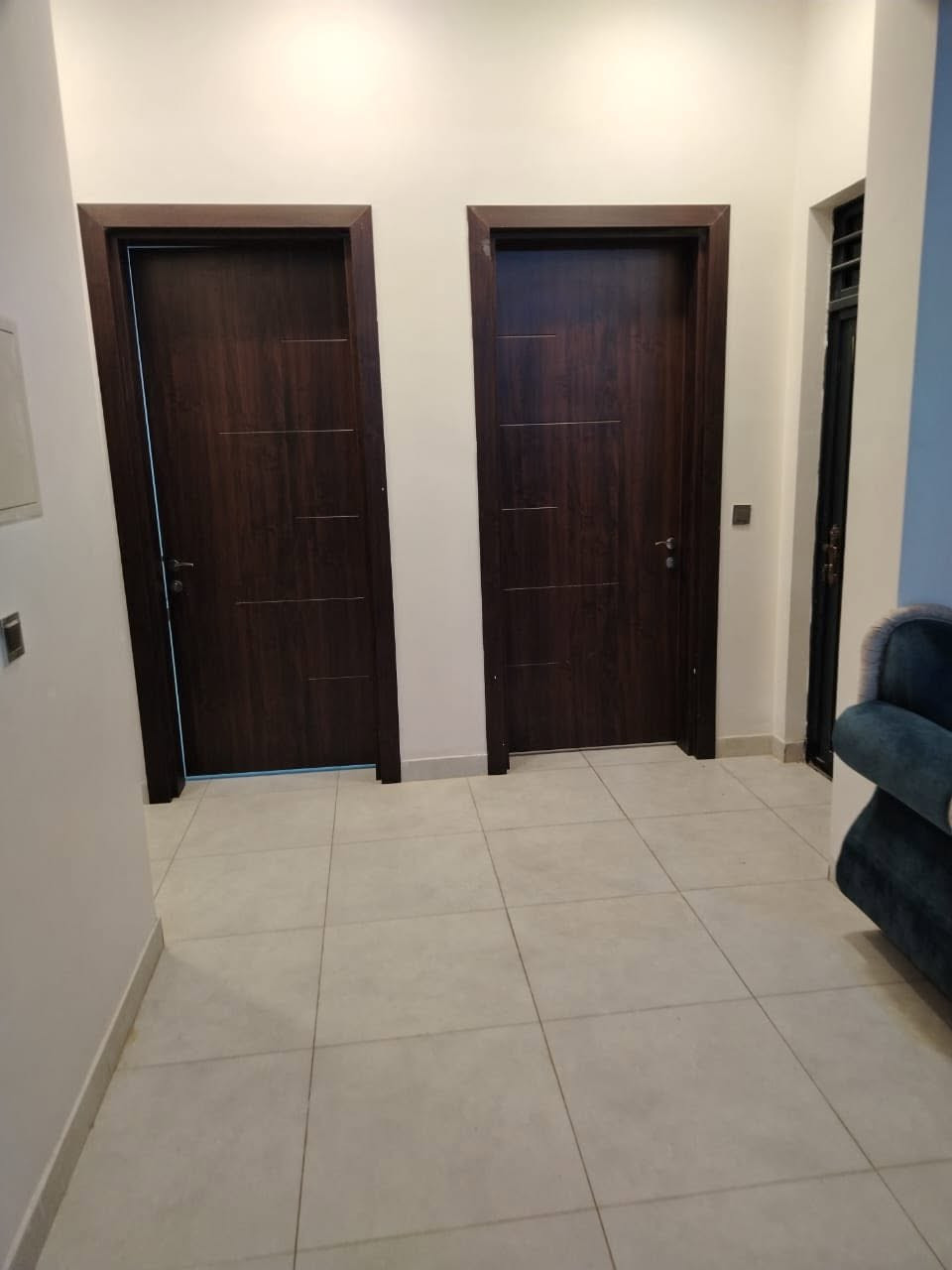 (( بسم الله الرحمن الرحيم))
🟩 #بيت #للبيع 
 { التسلسل 70 }
 ‏🌐الجنيفي ثانيه مجمع الذهبي  
 ‏🗺️ المساحة 192 
 ‏🛣️ شارع 15
 ‏🏡 بناء سنه 2023حديث مفول
 ‏💰السعر 195 قابل للتفاوض
◀️ تفاصيل أكثر للبيت :-
1️⃣ طابق او نص 4غرف  نوم .. 
2️⃣ الطابق الاول يحتوي على استقبال و صاله و حمام و مطبخ و صحيات بره و غرفة نوم و طرمة 
الطابق الثاني على غرفتين نوم و صحيات و سطح 
3️⃣ .. بناء طابوق درجة اولى.. 
4️⃣ البيت بناء طابوق درجة اولى و بخريطة ممتازة.. 
5️⃣ موقع البيت جيد جدا و قريب على عددة خدمات و مرافق كثيره و الجوارين ناس مرتب و مثقفين و منطقه راقية .... 
6️⃣ الوجة9.00النزال23…..الوجه و النزال ممتازين 
7️⃣ طابو سند صرف تحويل مباشر بدون مشاكل 
8️⃣ السعر معروض حسب طلب صاحب البيت ويمكن التفاوض معه بشأن السعر
 
للستفسار اكثر زورو مكتب قصر الرحاب للعقارات 
العنوان حي الشرطه قرب جامع التوفيق 

لمعرفة المزيد من التفاصيل والحصول على معلومات إضافية، نرحب بتواصلك معنا. فريقنا مستعد لدعمك في عملية الشراء والاستثمار. لا تفوّت هذه الفرصة واستفد من ارتفاع القيمة العقارية في الفلوجة 
***********
***********

.............................
" مكتب قصرالرحاب للعقارات "
حي الشرطه قرب جامع التوفيق 
تريد تبيع بيتك؟! تريد تبيع قطعتك؟! هل تبحث عن بيت مناسب و بأسعار مناسبة؟! هل تبحث عن قطعة أرض مناسبة و بسعر رمزي؟! 
مكتب قصر الرحاب للعقارات الانسب لذلك 
أعرض بيتك او قطعتك لدينا و سوف نبيعها لك بأحسن سعر
سجل طلبك أن كنت تبحث عن بيت او قطعة و سنجد لك العرض المناسب ولك
