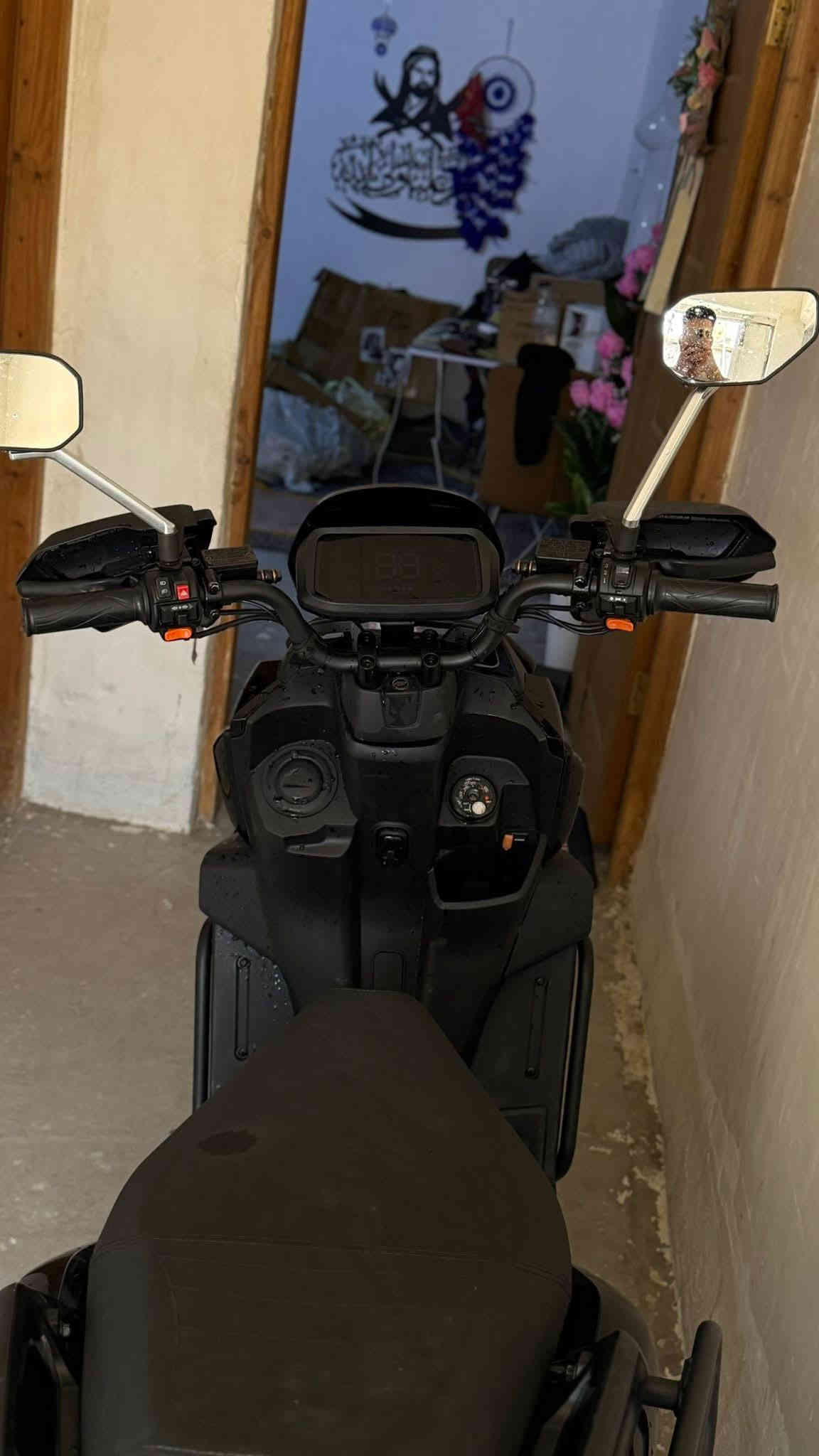 الدراجه بعدها جديده
ماذخذها صارلي ٢٠ يوم
1  البطاريات 6دبل 
2 موديل 2025
3 تمشيك مسافه 100كيلو بل شحنه الوحده 
4 سرعتها 70 حقيقي 
 5ماشيه قليل كلش مسافه معدوده اروح بيها للتمرين وارجع
بيه بلاتوث  البطاريات مسطره 
الدراجه نضيفه نفس ما واضح وياكم بل صور 
الملف مالتها 3000 حقيقي  الكهربايات  كلها شغاله 
بي نضام بك Rو Dو بارك p 
وشاشه طلع الوان 
 بي رماش و كلوب عالي و ناصي بي مانع سرقه 
22 و مواصفات الباجي معروفه بعد 
المكان بغداد زعفرانيه  
السعر مليون و ٧٥ قفل وماكو هيج نضافه بهل سعر 
للاستفسار ***********
