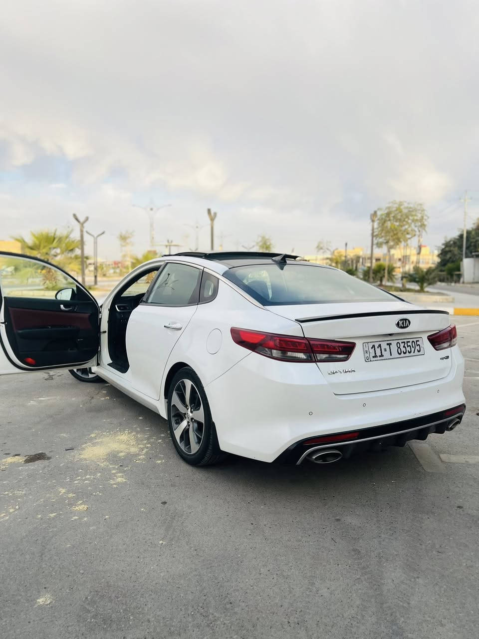 السلام عليكم 
رمظان كريم علينا وعليكم ✨
أوبتيما للبيع موديل 16 جيتي لاين 
السياره مكفوله كفاله عامه رقم بغداد بسمي 
السياره فول مواصفات بنراما مري شفط 
كشنات كهربائيه جلد تبريد وتتفئه بلكشنات
 خزن ميمور تحكمات ستيرن جنطه شفط 
كامرات محيطيه حساسات اماميه وخلفيه 
وبيها بعد هواي مواصفات محرك 2400 
ماشيه 104     مكان السياره الناصريه 
السعر ب169 وبيها مجال 
***********
