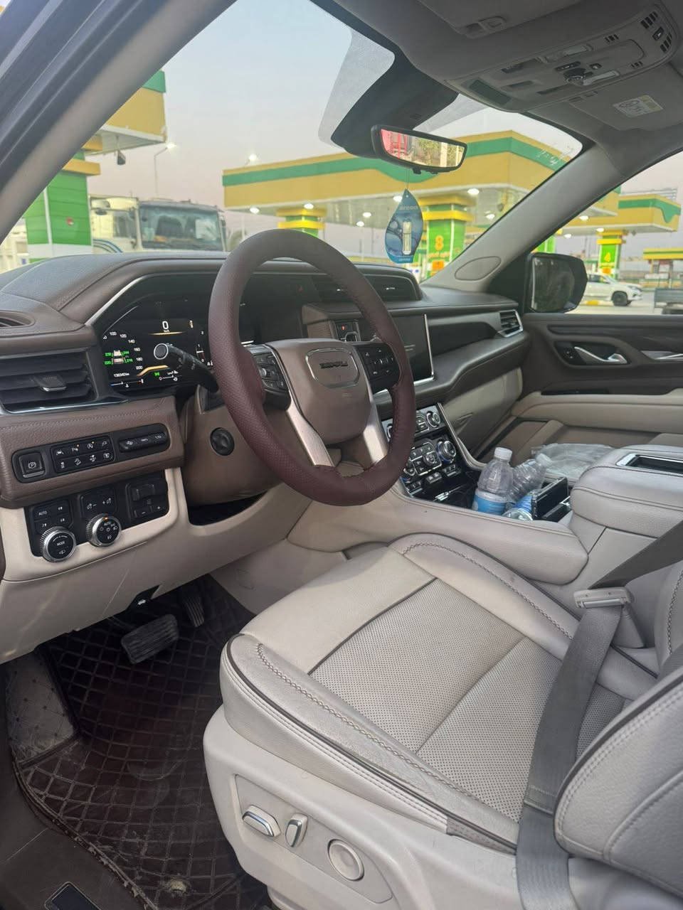 جي أم سي يوكن دينالي vip  2022 
ماشية : 130الف حقيقي
بدون صبغ  كفالة عامة من كلشي .
بدون صبغ ، بدون شخط ،
 بدون رصعات ، بدون بارد ،بدون رمل
حتى دعاميات  بشرط بدون صبغ 
محرك كير بشرط مامفتوح 
سنوية زنكة هزة و فحص كلشي جديد 
والسيارة بأسمي تريد تحويل او الوكالة نفس اليوم حاضر 
السيارة كلش  حلوة نظيفة مرتبة لوك لوك 

🛑 السعر سوي تعليق يصل مباشرة 🤖 

‎كشنات منفصل رئاسي   -GMC  -ViP
 حجم المحرك ر 5.300
‎عدد الاسطوانات : 8 سلندر 
‎القوة الحصانية : 420 حصانية 
‎الكير بوكس : 10 سرعات
مواصفات 
‎نظام هيدروليك 
‎دخول ذكي للسياره ( بصمة )
‎شاشات خلفية
‎دفع رباعي دبل
‎دوسات كهرباء
‎شاشه اماميه كبيره
‎شاشات عدد 2 خلفيات
‎كامرات 360 درجه 
‎كامرا خلفيه بالمرايه
‎بانوراما طكتين
‎شاحن واير ليس
‎كشنات جلد
‎كشنات كهرباء
‎كشنات خلفي منفصل
‎رادار تحديد مسار
‎رادارات جانبيه
‎رادار امامي
‎ثلاث قطع تبريد
‎هيترات بالكشنات تدفئه تبريد امامي خلفي
‎دوسات كهرباء تفتح ويا الباب
‎بصمه + بصمة ابوب 4
‎صندوك كهرباء
‎فورويل 4x4
‎هند بريك بصمه
‎استيرن كهرباء
‎اتو ستوب
‎حساسات خلفي امامي
‎كشافات
‎لايتات لد + فول زنون
‎بكلايت لد خلفي
‎كشنات الخلفيه كهرباء
‎سبعه راكبj
‎داتو شو
‎هيتر بالاستيرن
‎فول تحكم ستيرن

‎وبعد بيه مواصفات هواي والدنيالي معروفة 
مواصفاته فول الفــووول 

رقم صاحب السيارة ***********
