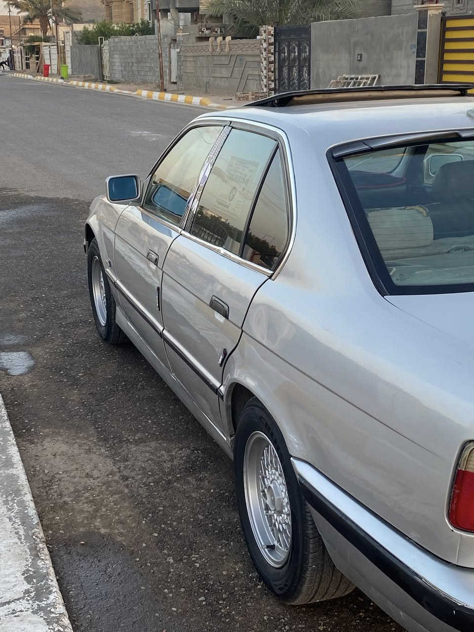 للبيع بي ام 520كير عادي
كير محرك كفاله
تخم تاير ويل خليه 
فتحه وبرده خلفيه بلاديه
جهازه ما تخلي عليها لو ربع

السعر:45 وبيهامجال

العنوان :الانبار عامريه الفلوجه
للتواصل: ***********
