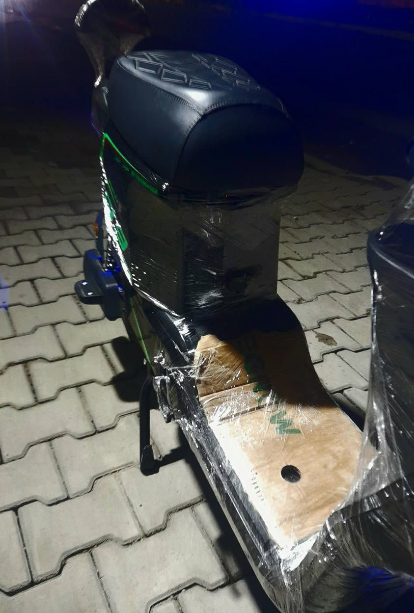 السلام عليكم دراجه R9 2026 للبيع وبيه عطل فقط الشاشه واكفه وسعر ٣٥٠ بيه مجال عنوان بغداد الحسينيه الراشديه الاستفسار واتساب ***********
