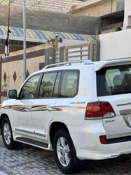 السلام عليك ورحمة الله وبركاته لاندكروز 2013 بريم اصل تشغيل عن بعد ام طفايه مكفوله كفاله عام ماعده بارد كلش بسيط بلجاملغ فول مواصفات 
ماشيه 110حقيقي شرط 
مري شفط شاشه كامرء حساسات 
فول فول 
رقم بغداد بسمي 
سعر 375وبيه مجال بسيط 
*********** 
سكن كربلاء
