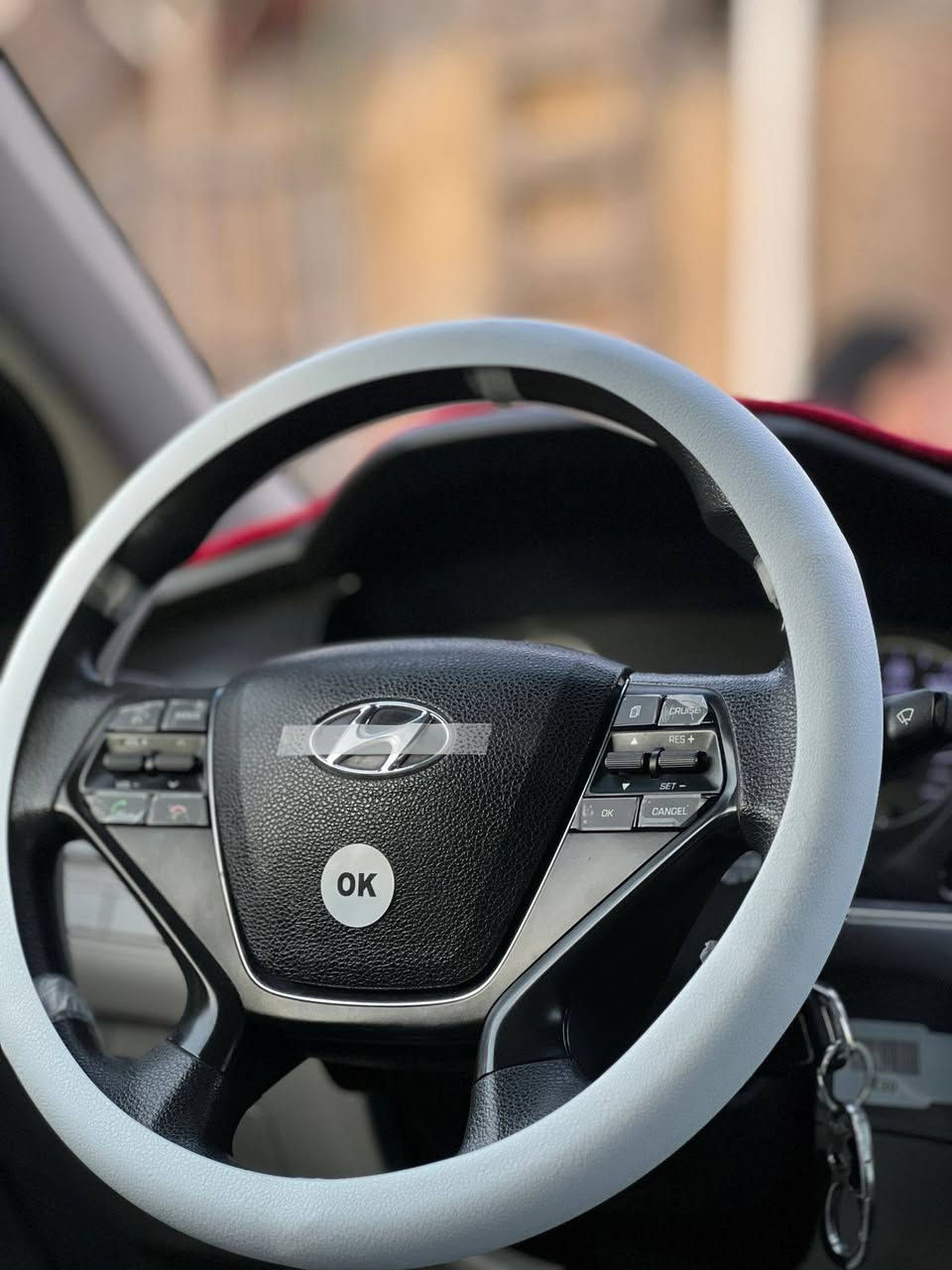 السلام عليكم سوناتا 2017 وارد امريكي حادثها مثل ماموضح بالصور كفاله عامه بدون صبغ بدون تبديل لبيل واحد مواصفات معروفه كير مكينه خير من الله رقم بغداد  السعر 132 وبيها مجال بسيط***********
