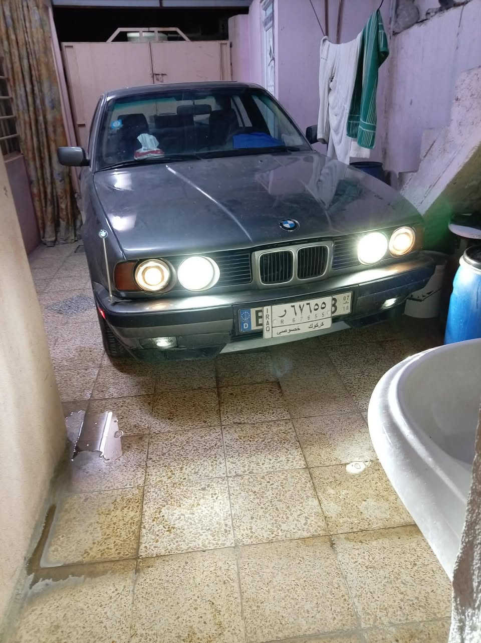 السلام عليكم بي ام 520 كير عادي مكينه فل صبغ عام جماليه
داخل جلد كهربائية شغاله طخم امامي خلفي جديد 
لايت زينون العنوان موصل جانب الأيمن صناعه القديمه 
***********
***********
