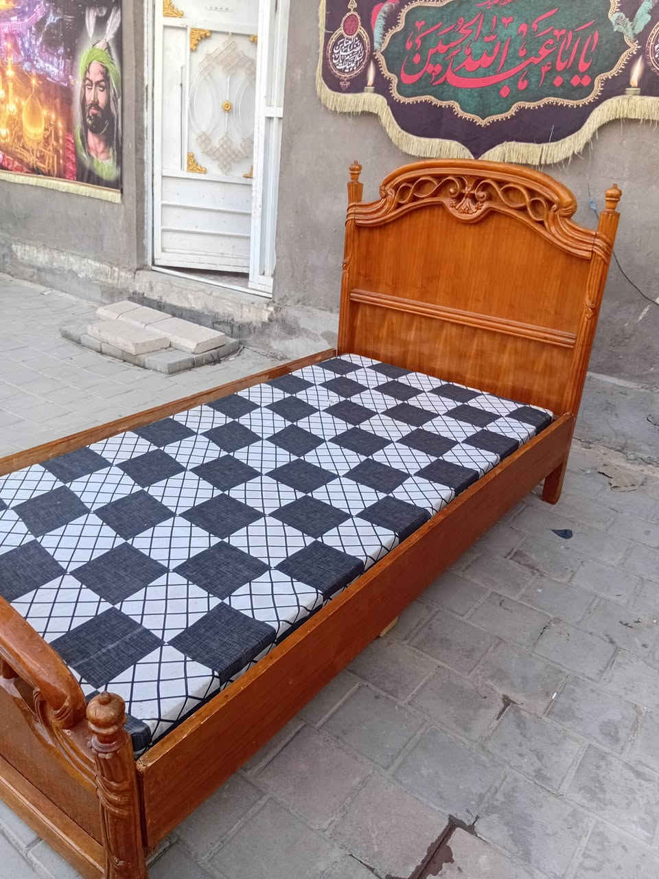 جربايه نفر واحد زان درجه اولى 
السعر 125
بغداد
الرقم/***********
