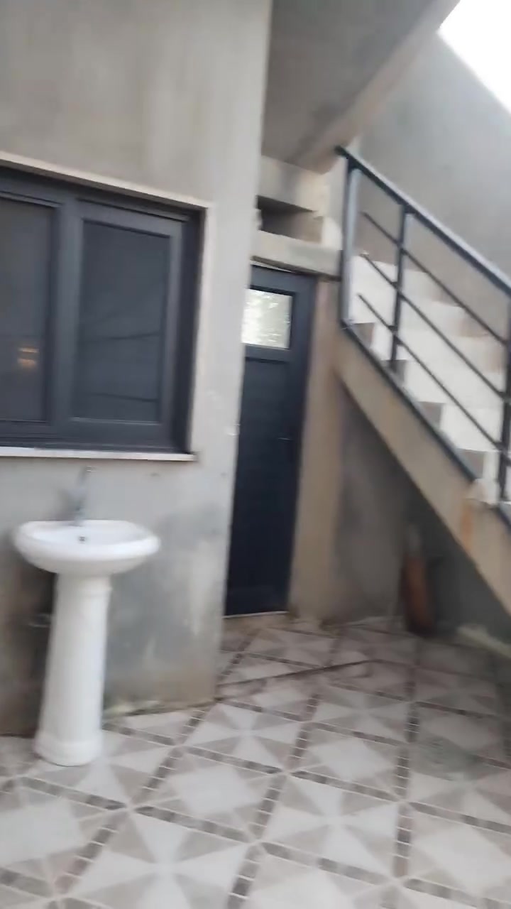 دار لايجار ١٠٠م طابقين درج خارجي الطابق الاول كراج استقبال غرفه نوم مطبخ صحيات الطابق الثاني مطبخ غرفه نوم استقبال العنوان حي الواسطي قرب جامع المؤمن لاستفسار الاتصال على الرقم *********** او مراجعه مكتب فراس البياتي للعقارات
