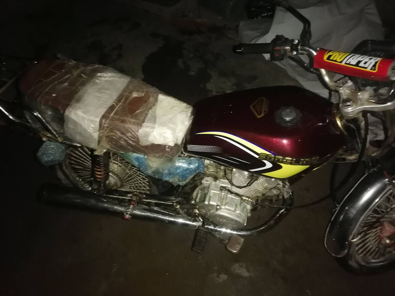 سلام عليكم
دراجه تايكر 23 محدث 25 مفتوحه مره وحده بس
دراجه ماواضحه بل صوره
مكفوله من كلشي برغي ما عايزها
+ الصينيه مال زنجيل موجوده من تجي تاخذها
 اتصال : ***********
واتساب:***********
