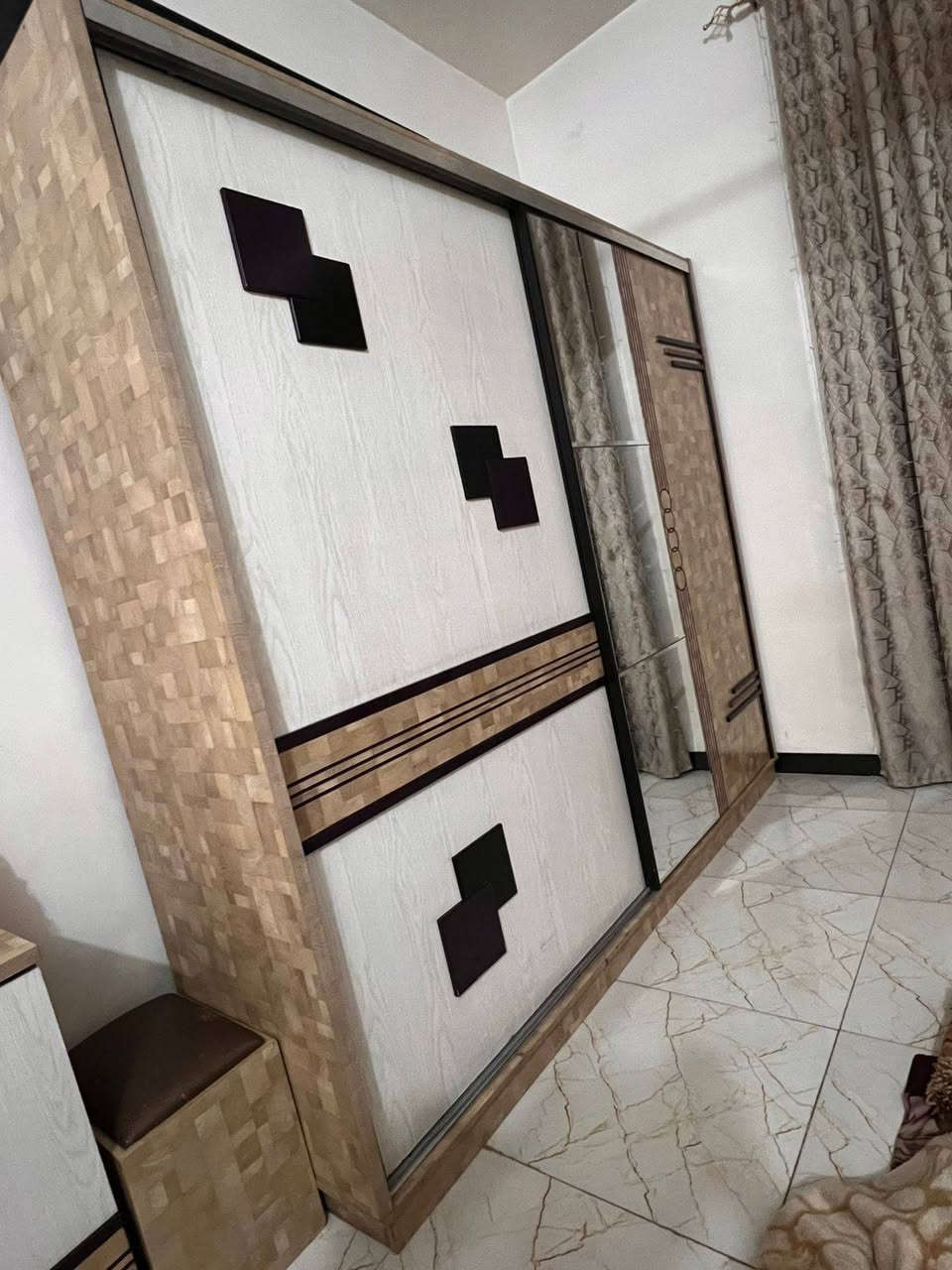 غرفه تركي للبيع
بيها ملاحظات بسيطة  
شراي يتفظل خاص


**إذا كنت صاحب هذا الإعلان وتريد حذفه لأي سبب، رجاءا أرسل رسالة إلى الدعم الفني**