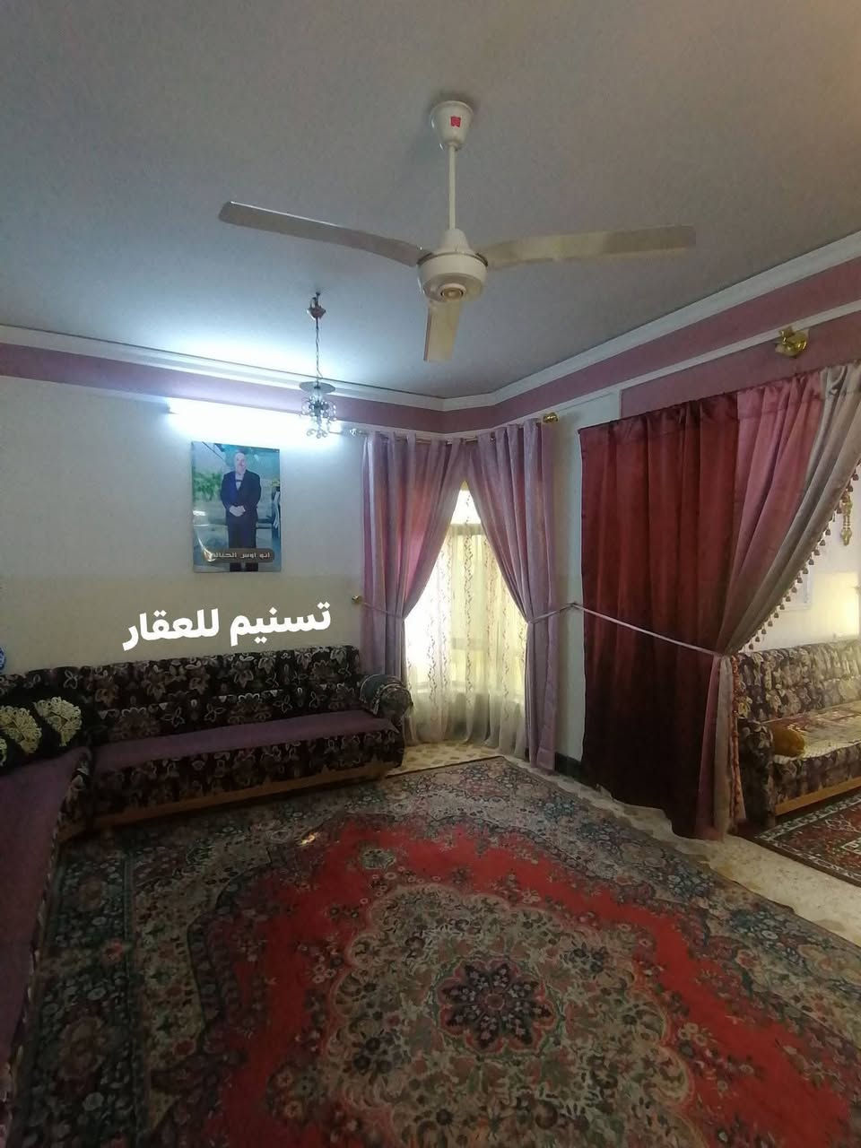 دار للبيع (بيع مستعجل) 
(السعر ٢٤٠) الدار نظيف ينباع بحساب ارض
الموقع : حي الرفاعي (قرب مدرسة خالد بن الوليد)
المساحة :   300 متر ركن
الأبعاد : 15*20
الاتجاه : قبلة وشمال
شارعين بعرض 15 متر
ط1 غرفتين واستقبال وهول ومطبخ وغرفة طعام ومخزن عدد 2 وصحيات داخلية وخارجية وكراج وحديقة
ط2 ثلاث غرف وهول وصحيات ومخزن وسطح ناصي وعالي
(سند حديث المكاتبة مع الشرعي) 
للاستفسار
***********
***********
نستقبل طلباتكم العقارية بيع شراء ايجار

