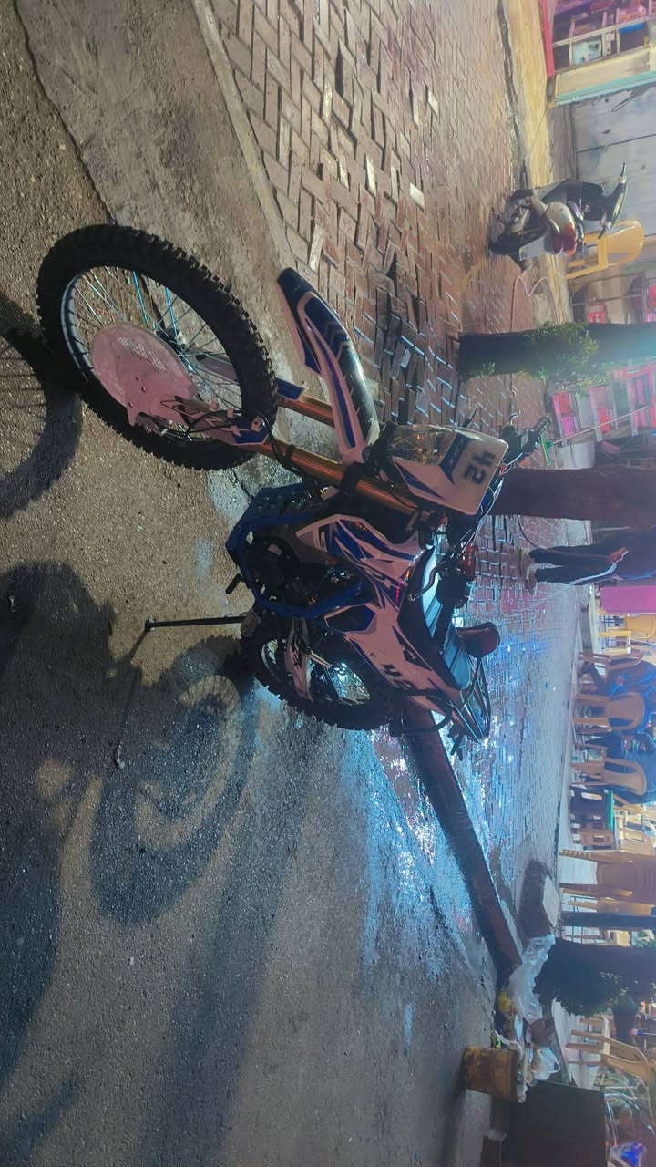 سلام عليكم 
للبيع 
CR-X
موديل 2025
مكينا 350cc
دراجه صفر كيلو متر جديده طك كارتون 
 شلعه معدل خير من الله 
دراجه أول ثاني ثالث تعليك 
سرعتها 200
دراجه حلوه وجديده 
بغداد الاعضميه 
ليحب يستفسر ***********
