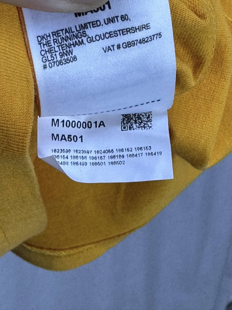 تشيرت  ( Super dry )  سوبر كريم
القياس   M ما مستخدم

النظافه 💯/💯  

يوجد توصيل 🚚 (بغداد -محافظات )
☎️رقم الهاتف :***********

للحجز -دايركت
