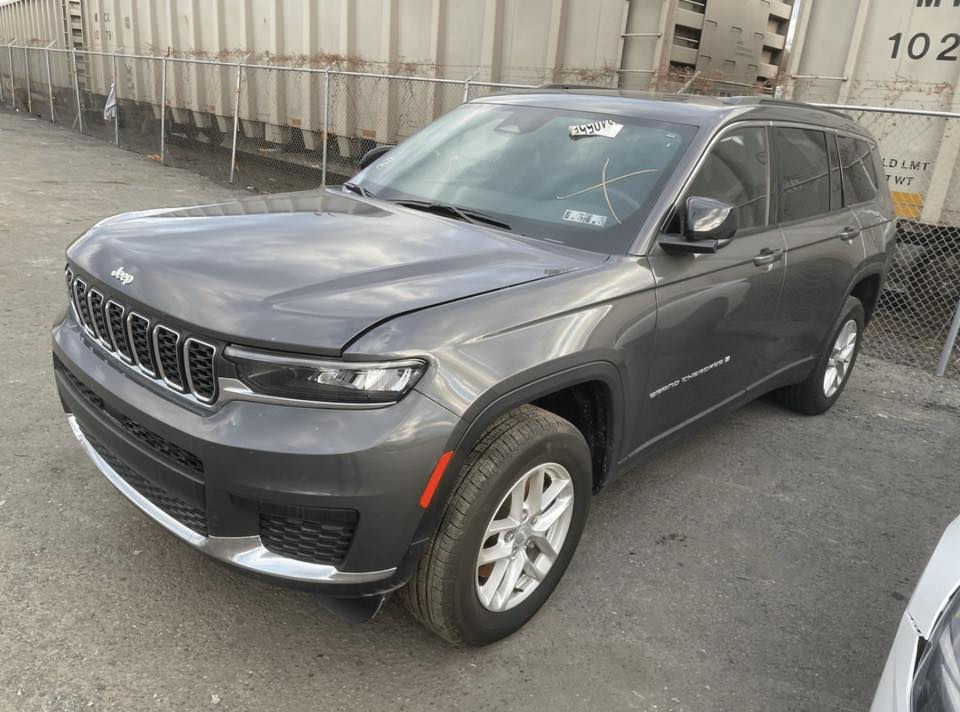 بسم الله الرحمن الرحيم
جيب كراند شيروكي 2025 لاريدو 
ممشى 6000 اخت الزيرو 
بيه خسفه بل جاملغ فقط تعتبر كلين تايتل 
تاريخ الوصول 2026/4/1
السعر 250 وبيه مجال
النقل مدفوع تستلم بل ميناء 
***********
