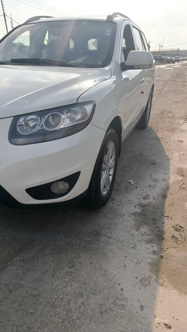 سنتافي موديل 2011
السياره جديده بعدها مابيها اي ملاحظه جديده 100% ماناقصها برغي وبلعافيه علياخذها.  سياره باسمي . سنويه لحد 2030 . كاربون بانزين . 
للبيع او مراوس بسياره النترا او سوناتا 
موصل . جانب الايسر 
للاستفسار ***********. ***********
