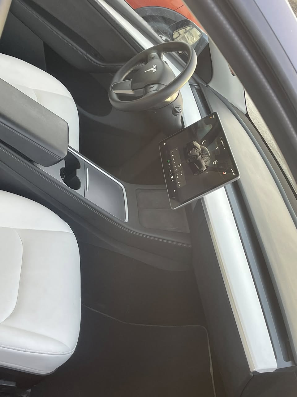 سلام وعليكم للبيع 

تسلا موديل 2023 

فول مواصفات  (y ) 
سيارة بدون ايرباك 
دبل ماطور 
رقم بغداد بسمي 
سعر 227 وبيها مجال 
***********
