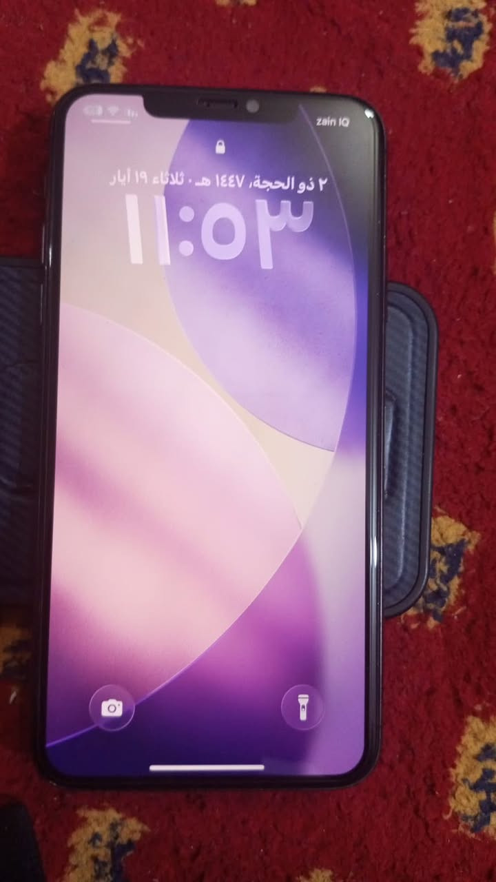 ايفون ١١ برو ماكس ذاكره ٢٥٦ نضيف زلغ مابيه مبدل بطاريه فقط بطاريته ١٠٠  نضافه كدامك جهاز مال بيت ماشايف الشارع 
*********** 
السعر ٢٧٥
