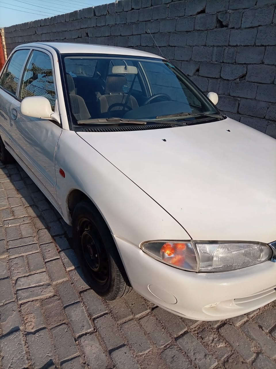 بروتون موديل ٢٠٠٢ كير عادي عل وضع الشركة بلاد كير محرك تبريد بيها بس باب السايق مضروب ومصبوغ السنوية والهزة جدد السنوية ل ٢٧ رقمها انكليزي  السعر رد تلقائي بتعليقات 
***********
