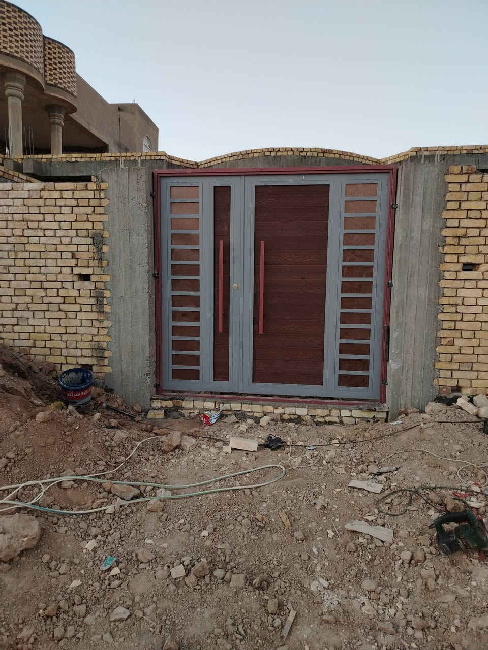 مهدي الحداد لكافه اعمال الحداده 
بيبان شبابيك سقائف فريمات 
مكاني السبل مقابل مجمع بدر للتسوق 
رقم الهاتف ***********
