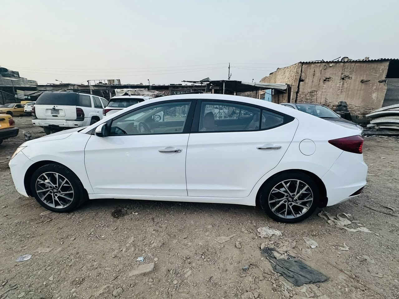 سلام عليكم
النتره خليجي 
موديل 2019 
موصفات فول 1علا 1
سونار موجود بل صور 
بصمه / فتحه / جلد لونين  / حساس امامي خلفي / مري شفط /كامره /ترحيب /بصمه جنطه /قطعتين تبريد /سياره جديده خير من الله 
السعر 150 وبيه مجال 
سياره بسمي رقم بغداد جديد 
عنوان كاظميه ***********
