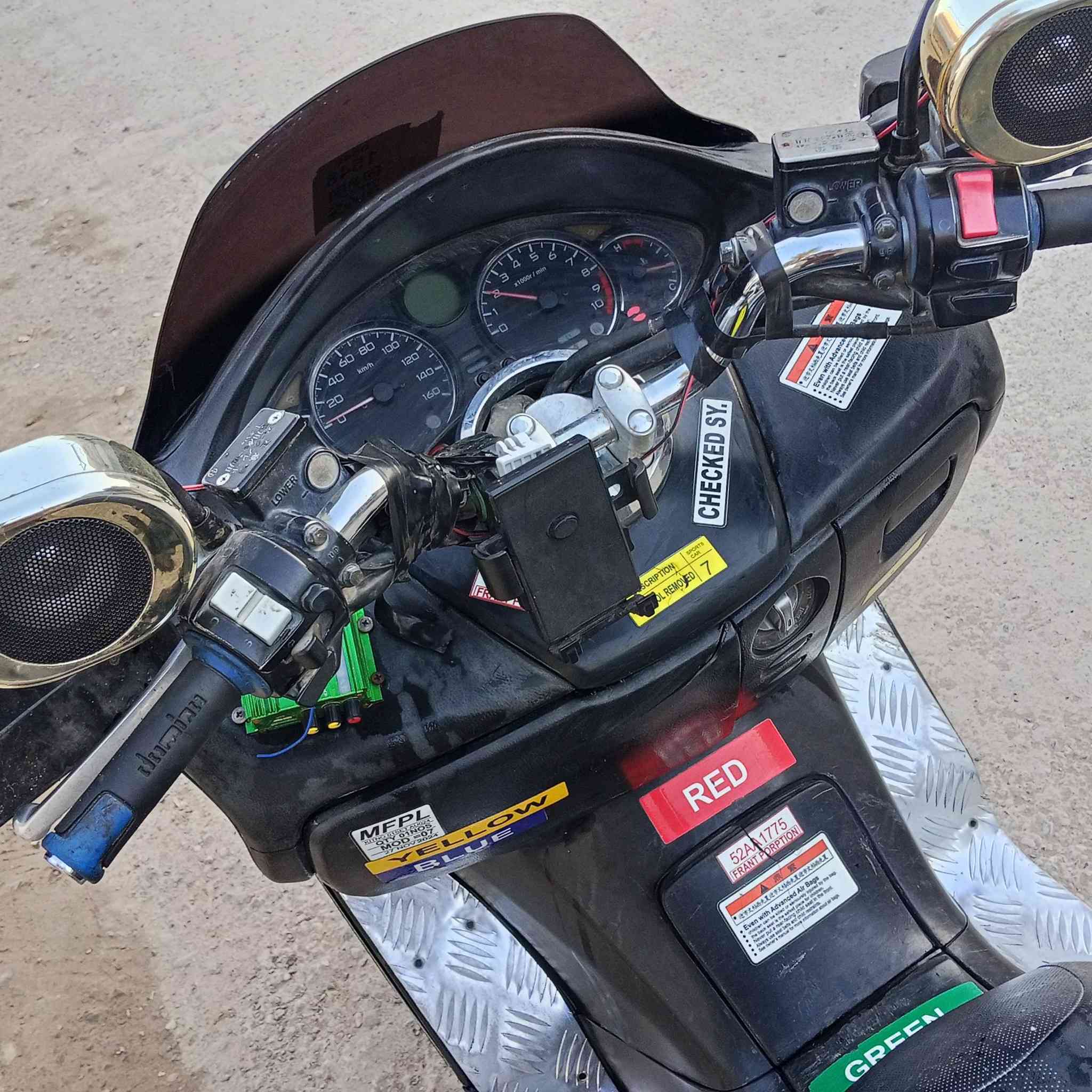 فورزه 0.8
كير ملغي بلوجه 
دراجه كامله مكمله نقصها نواعم بسيطه
امبيثري 
ستان حساس 
كهربائيا شغاله 
دسكات امامي خلفي 
تاير خلفي جديد
دراجه احله من صور 
مكاني ديالى خالص ***********
سعر٨٥٠وبيها مجال
