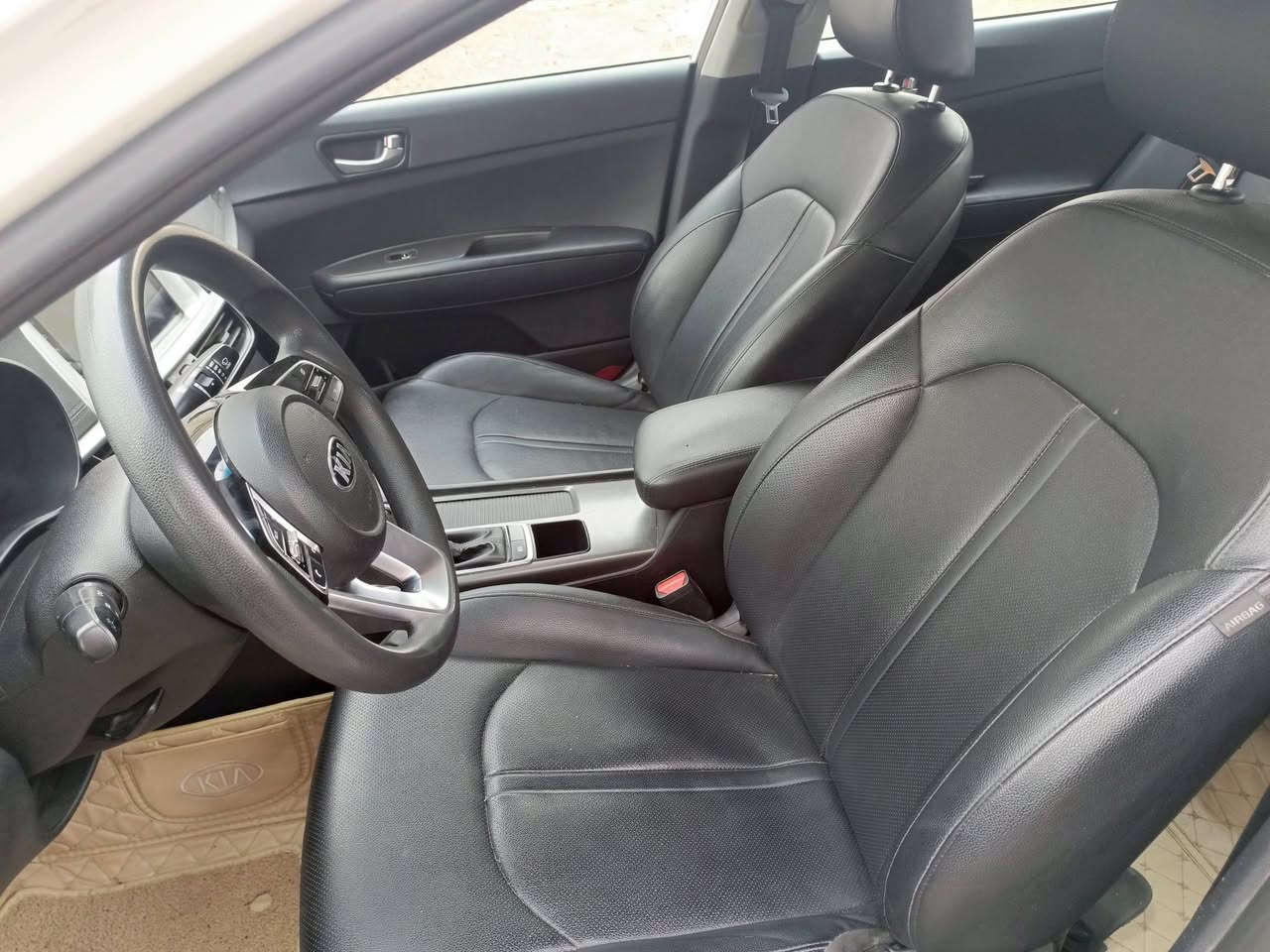 اوبتما 2020مكينه2000دوش
وارد كوري 
سياره كشنات جلد  قطعتين تبريد بصمه تشغيل صندوق ذكي عند الاقتراب اشارت ترحيب عند الاقتراب مري شفط حساسات كامره خلفيه 
سياره بيه قطعتين كلير وبنيد صار عندي بدلته أصلي 
السعر 160وبيه مجال 
التواصل ***********
مكان سياره بغداد
