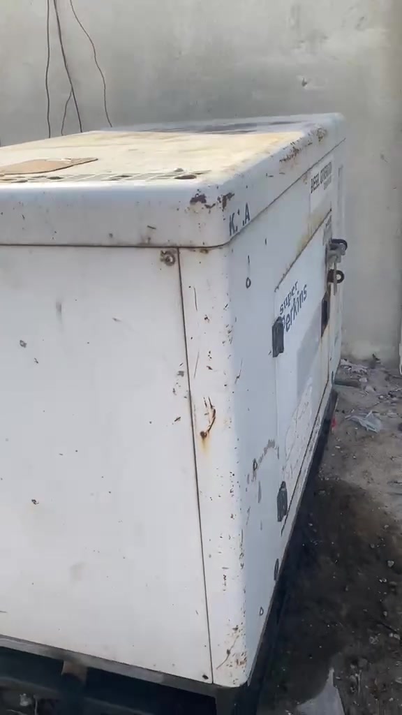 مولد كاتم بحالة جيدة جدا للبيع
27 $  بيها مجال
البصرة ***********
