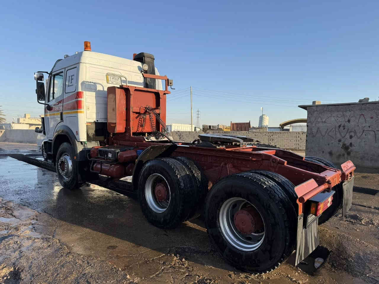 السلام عليكم كرواتي مديل 1993 اصل سنكل خلفي مجموعه جي اف كير قليج 155 مكينه ٨ سياره مكفوله كفاله عامه منظومه قلاب مربوطه صهريج سنويه 2027 جاهزه للعمل الاتصال *********** سياره متواجده بمعرض الهيثم بل تاجي
