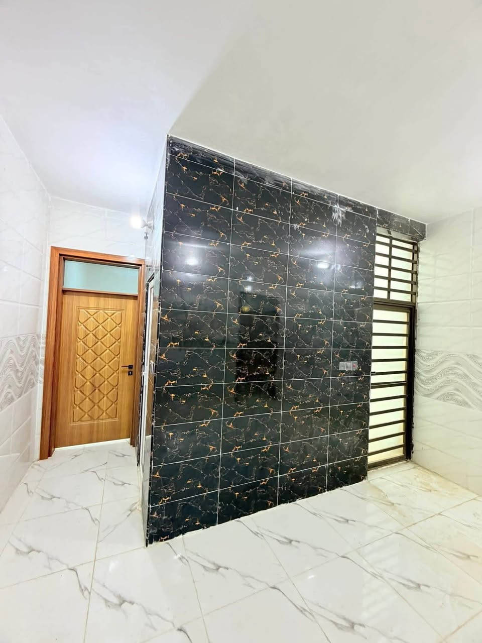 بيت 100 متر للبيع جديدبعده ما مسكون
يتكون من غرفه نوم 1+صاله+مطبخ +استقبال + صحيات داخل وخارج 

بناء درجه اولى أساس وسكف صب 

بناء طابوك جمهوري 

مكانه 

حيً ميسان شارع ٦٠ قرب سكله الكرعاوي 

السعر 40

*********** واتساب
